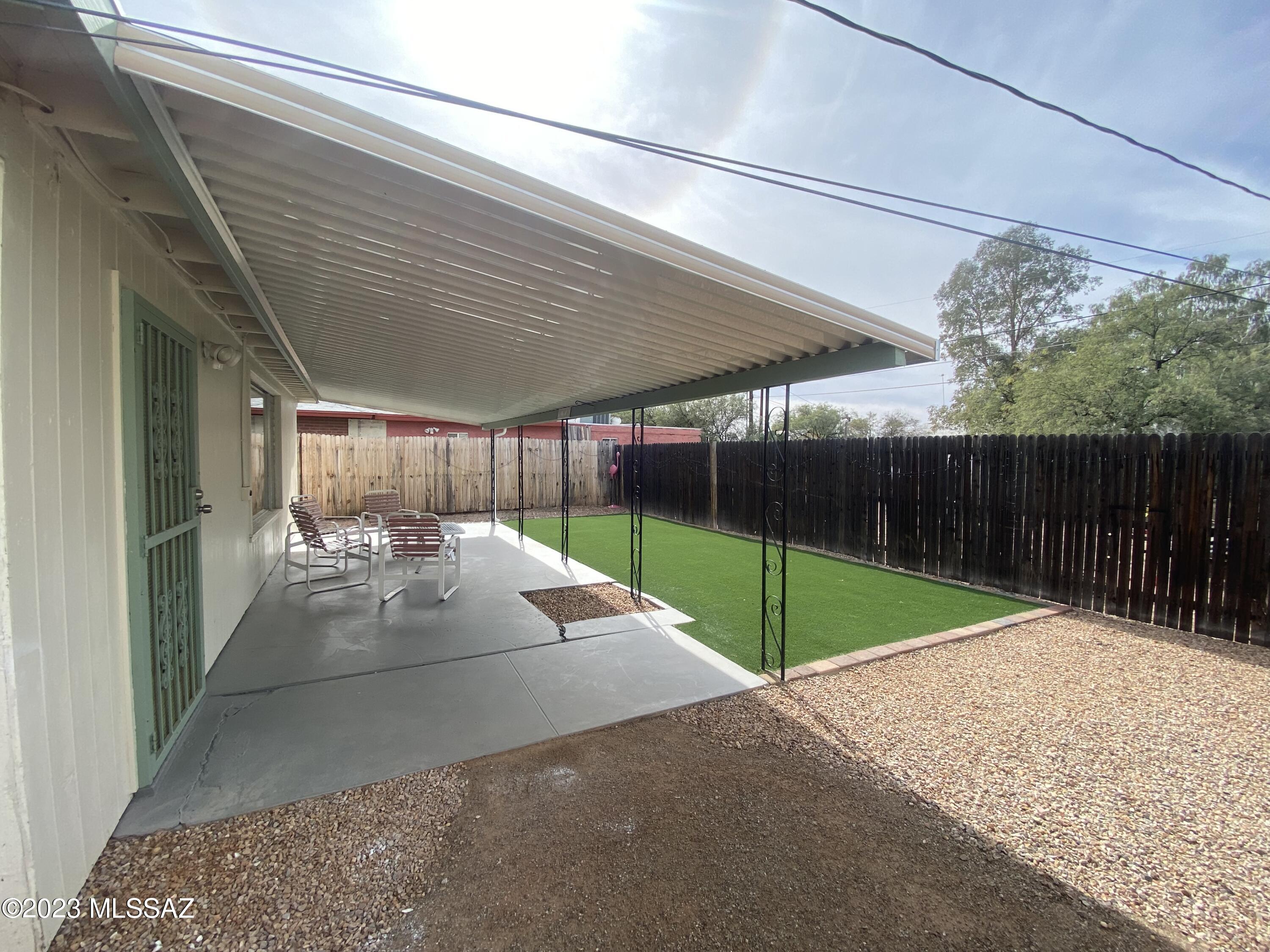 2231 N Swan Road