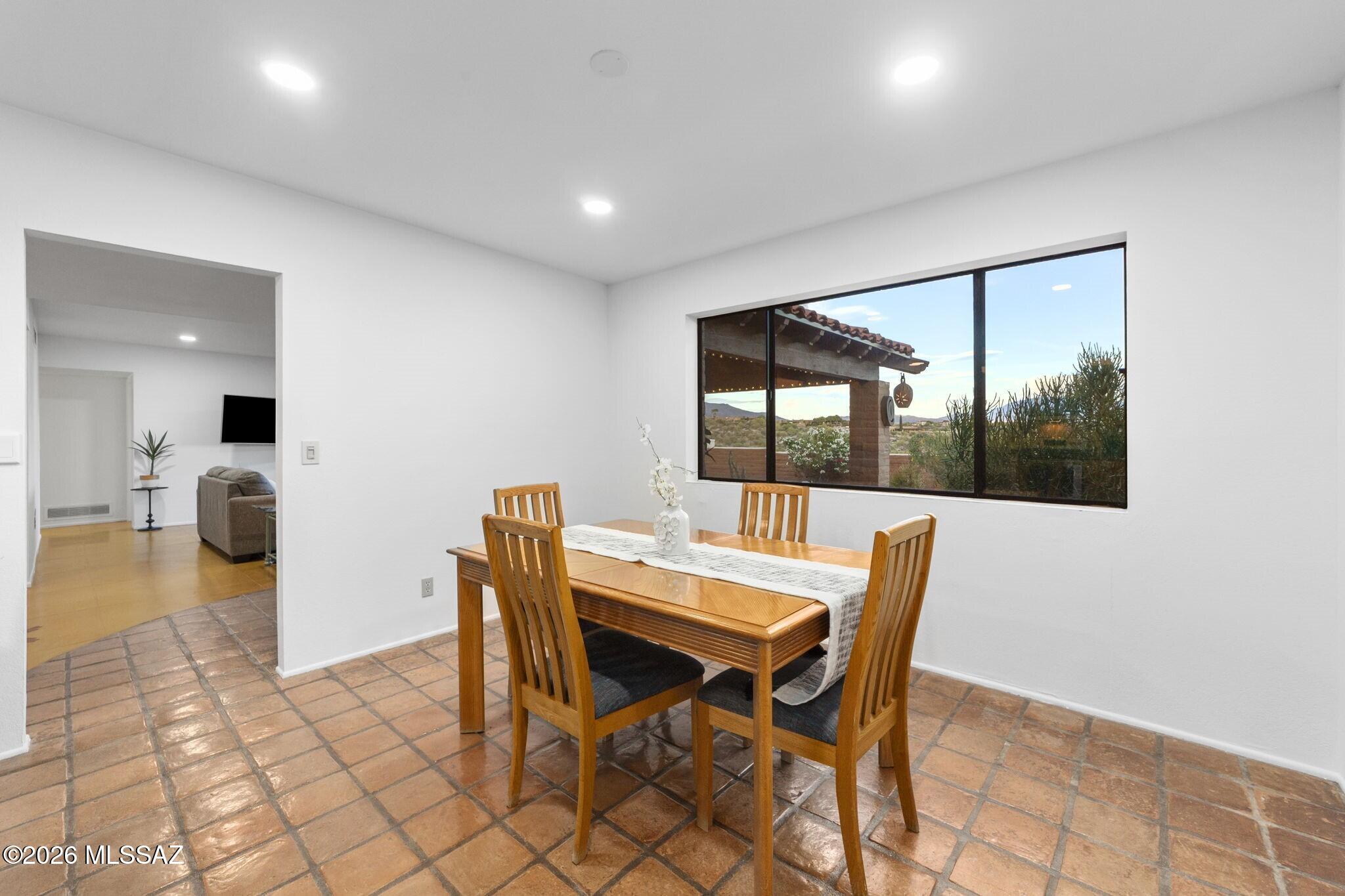 5102 N Camino De La Cumbre