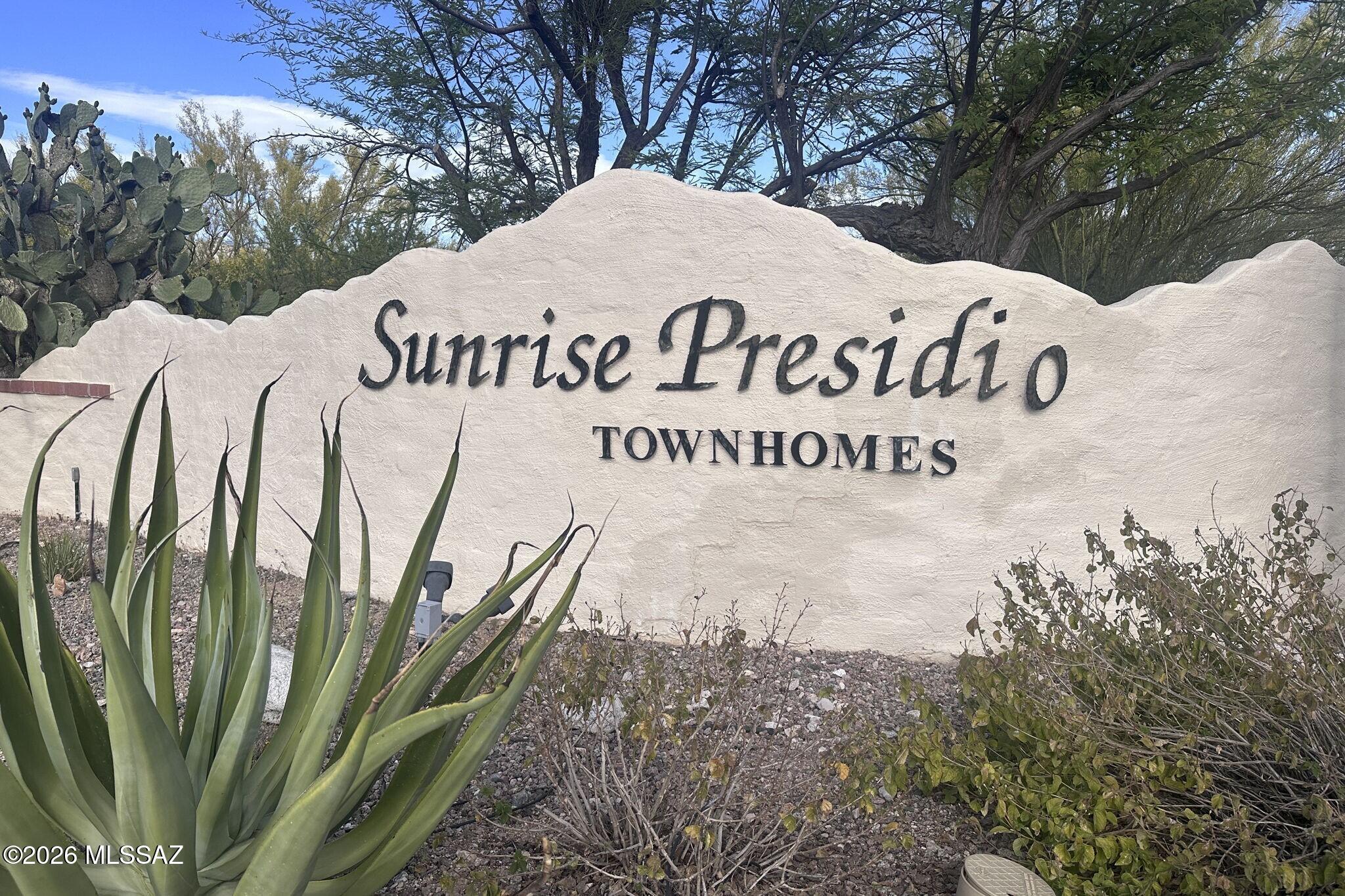5102 N Camino De La Cumbre