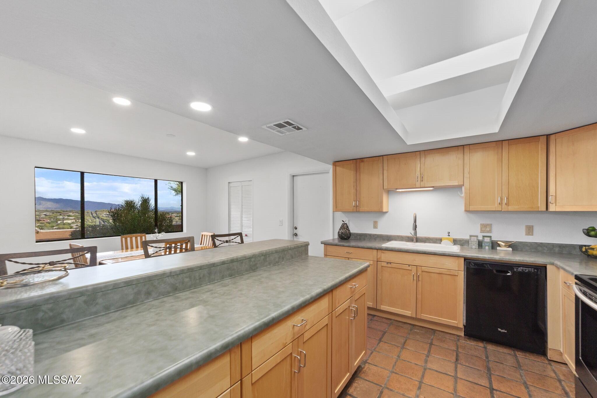 5102 N Camino De La Cumbre