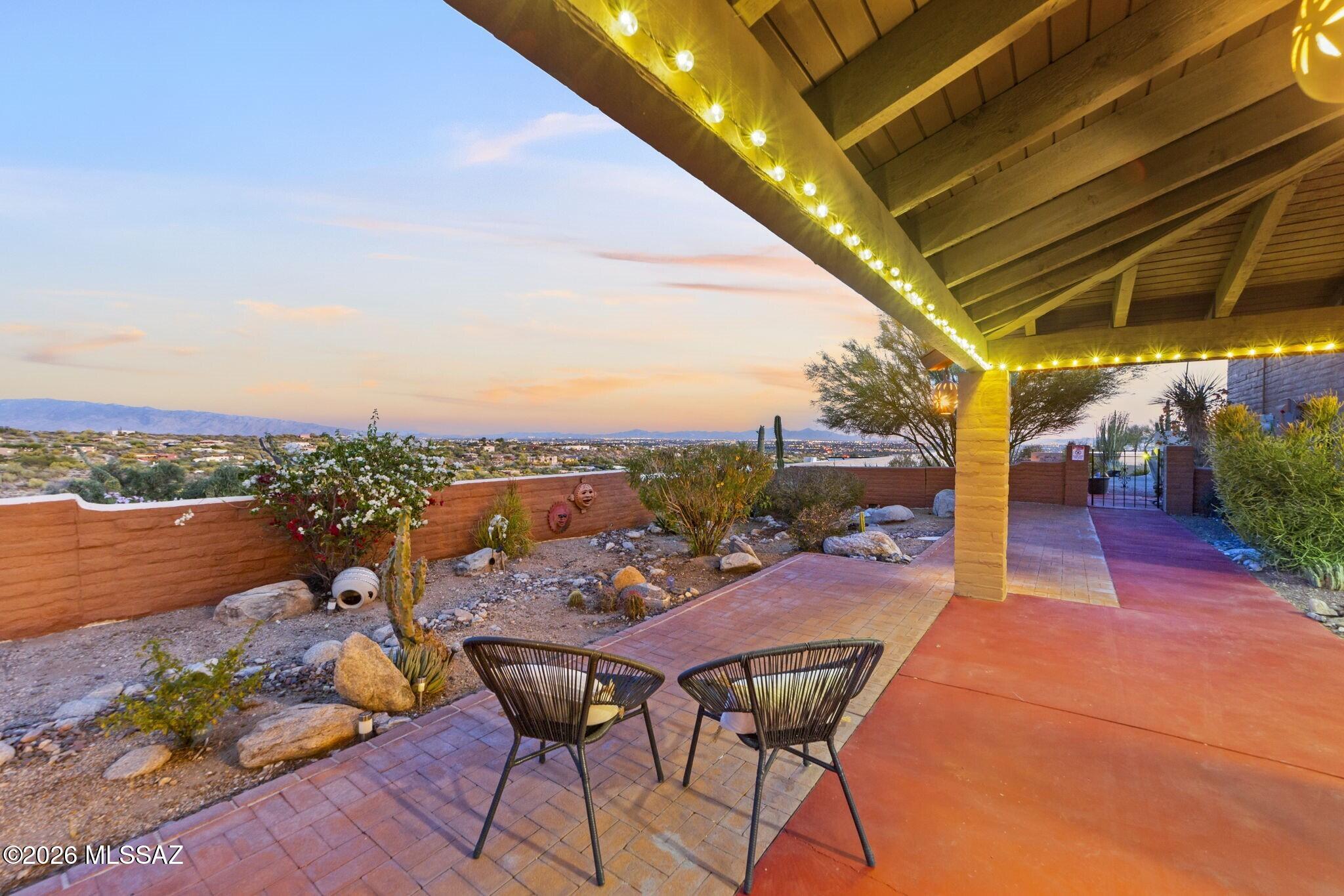 5102 N Camino De La Cumbre