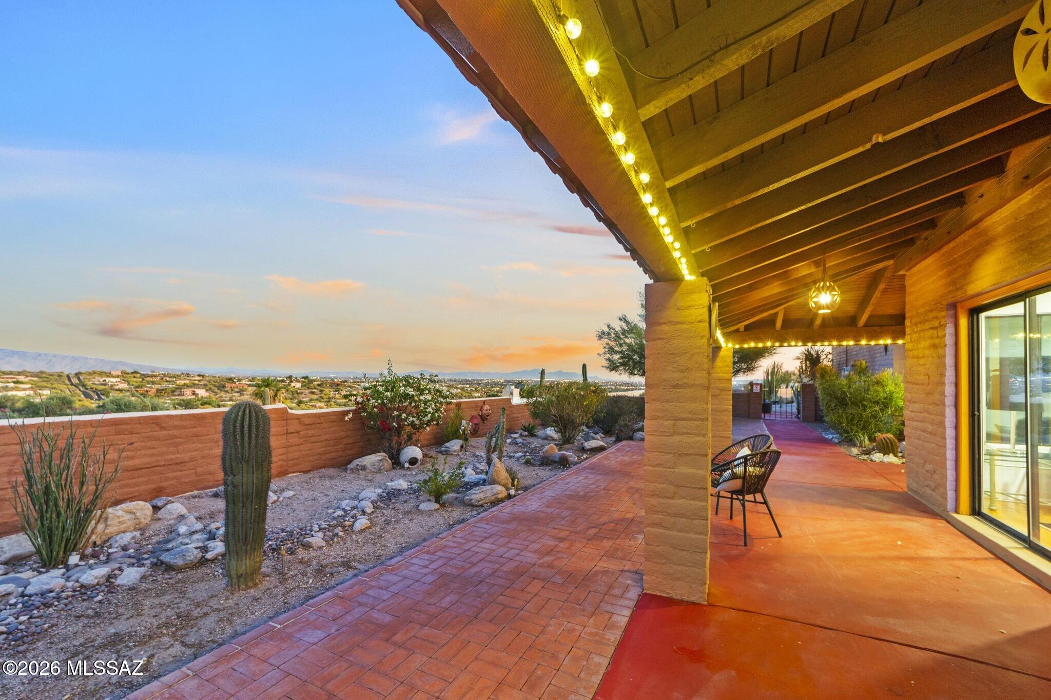 5102 N Camino De La Cumbre