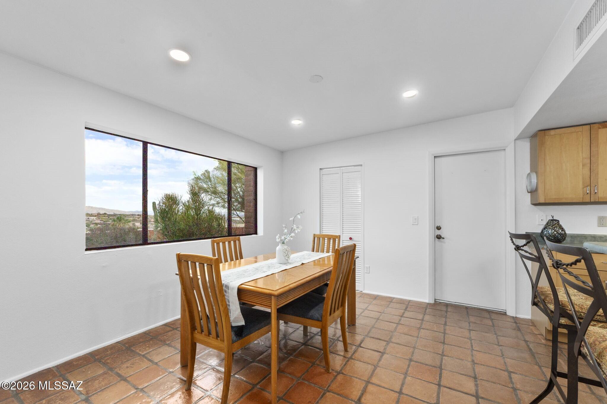5102 N Camino De La Cumbre