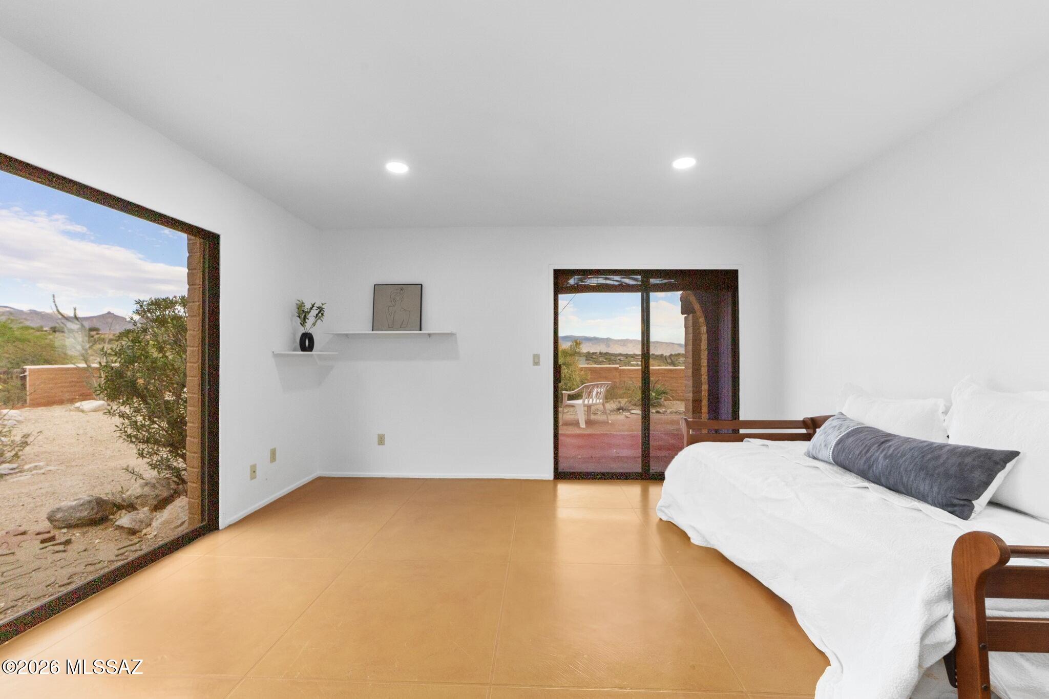 5102 N Camino De La Cumbre