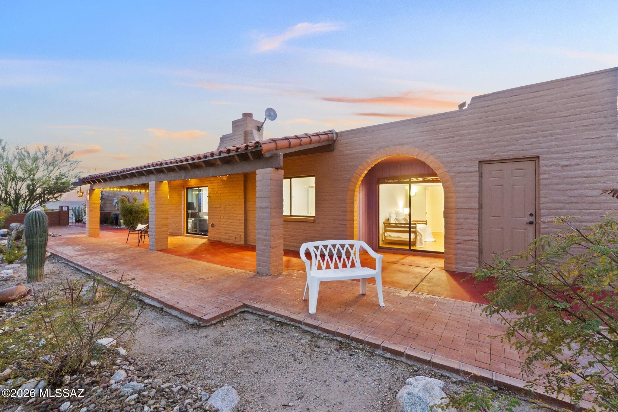 5102 N Camino De La Cumbre