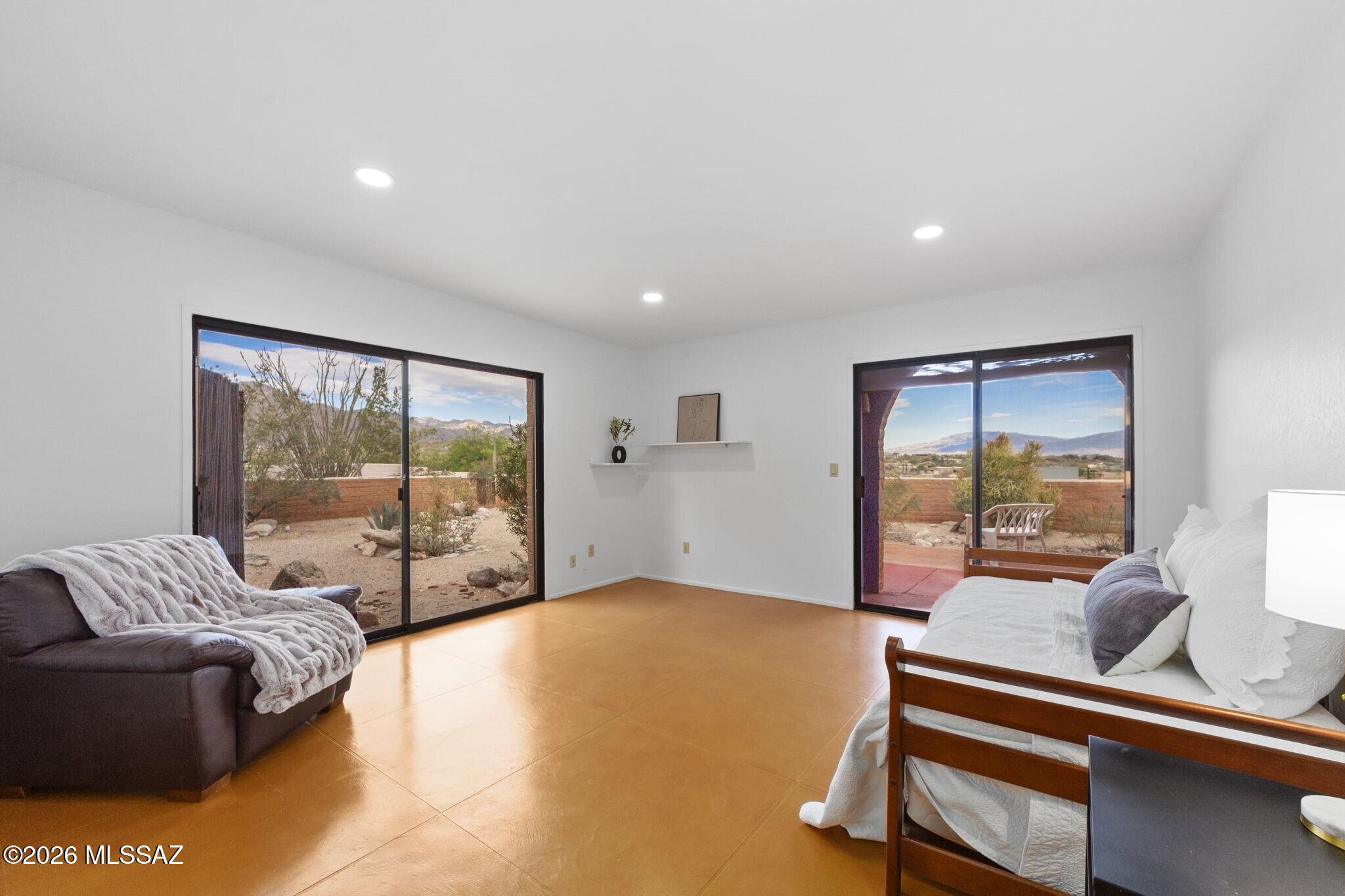 5102 N Camino De La Cumbre