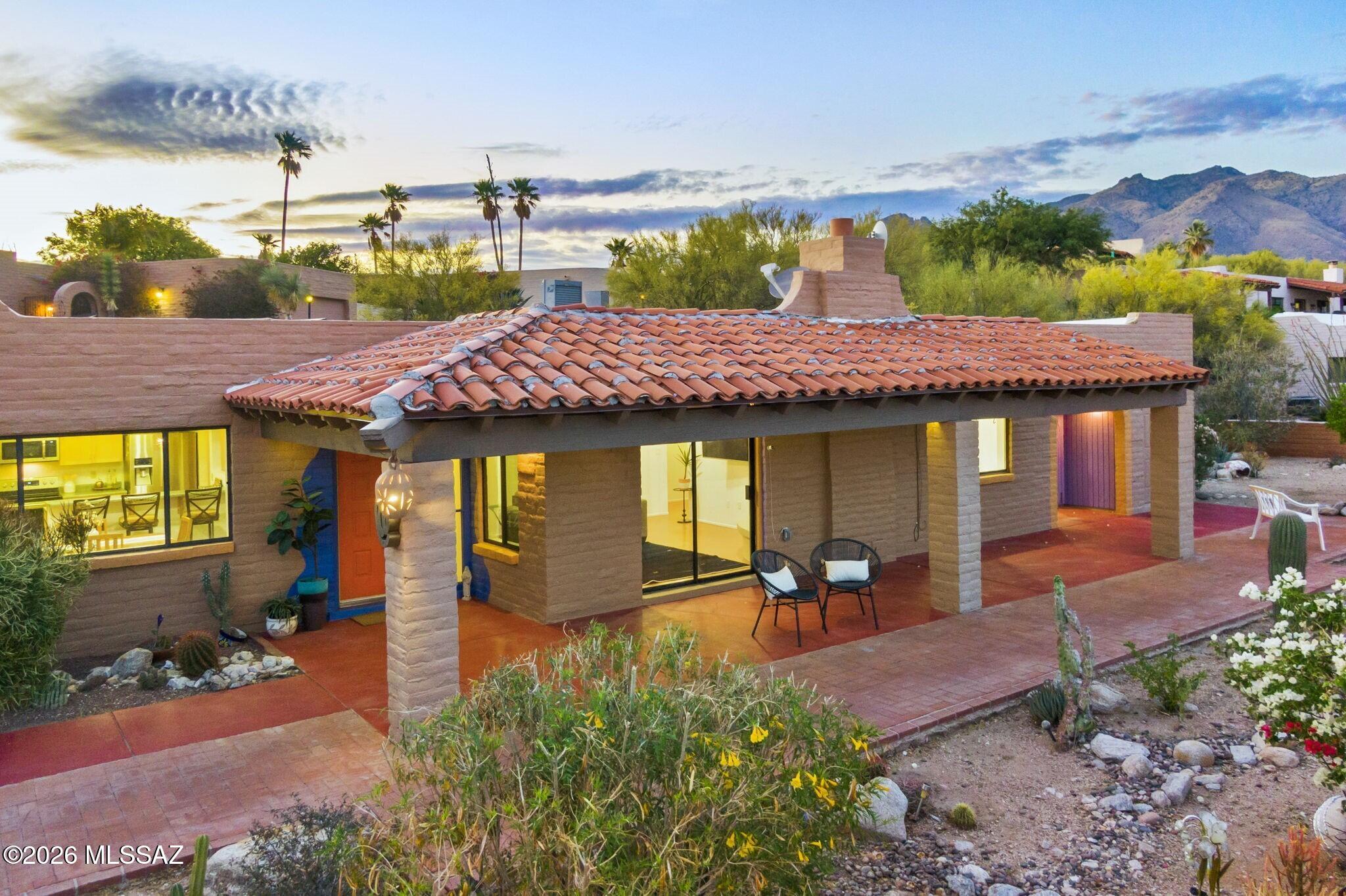 5102 N Camino De La Cumbre