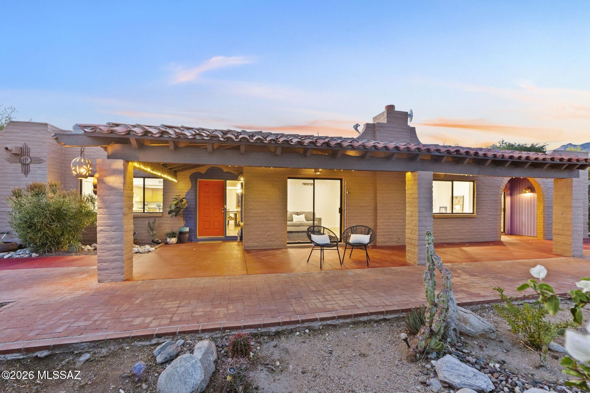 5102 N Camino De La Cumbre