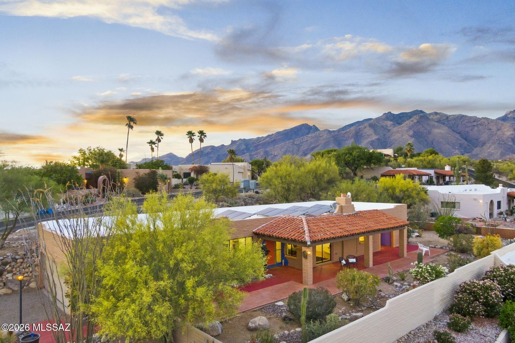 5102 N Camino De La Cumbre