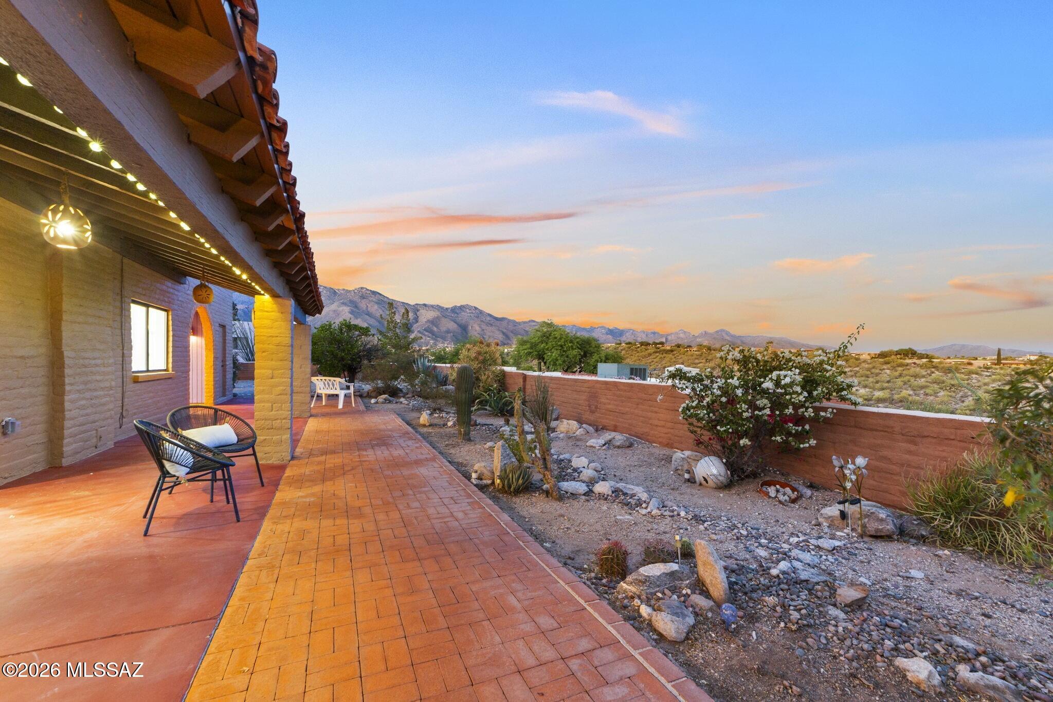5102 N Camino De La Cumbre
