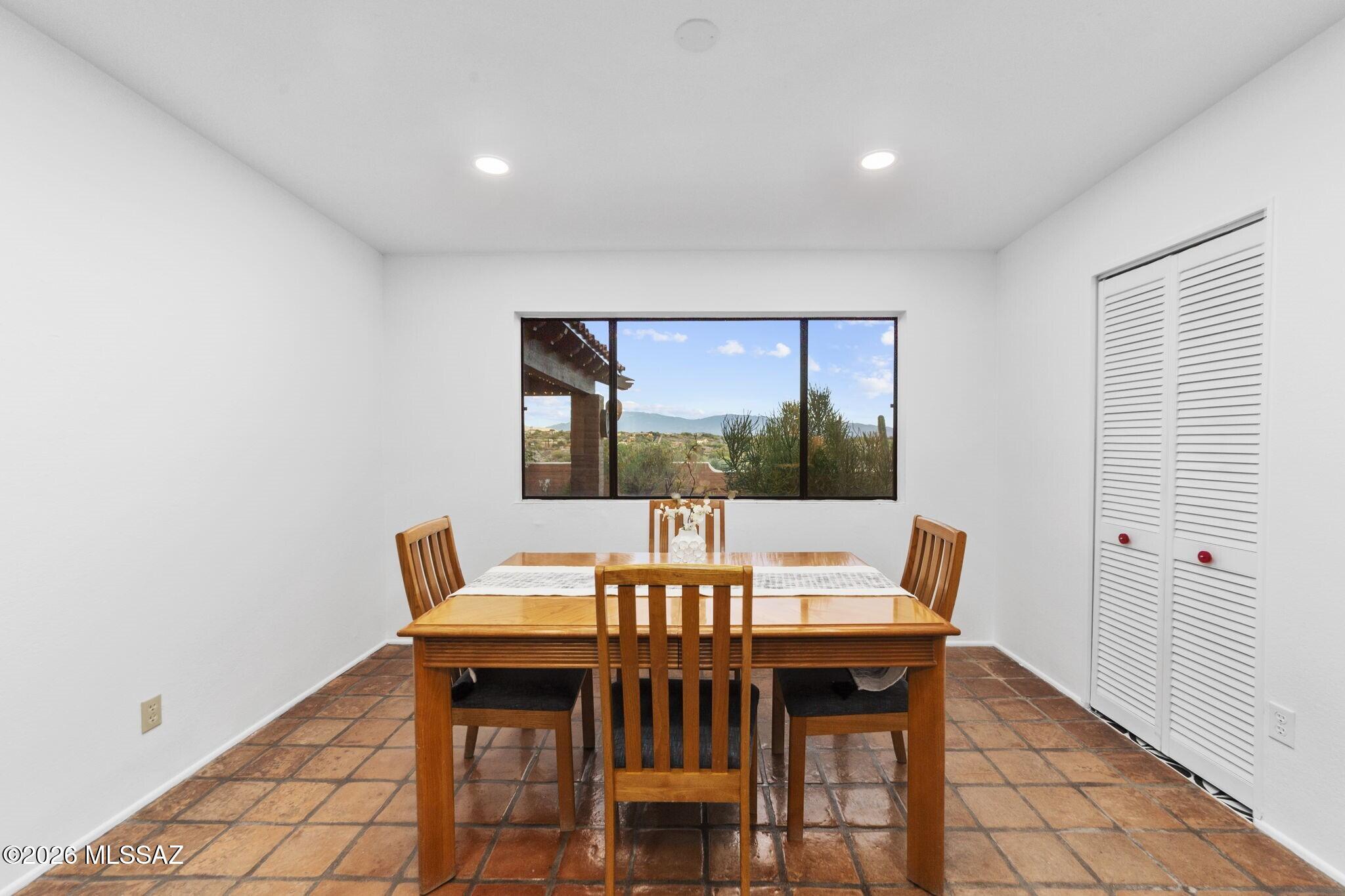 5102 N Camino De La Cumbre