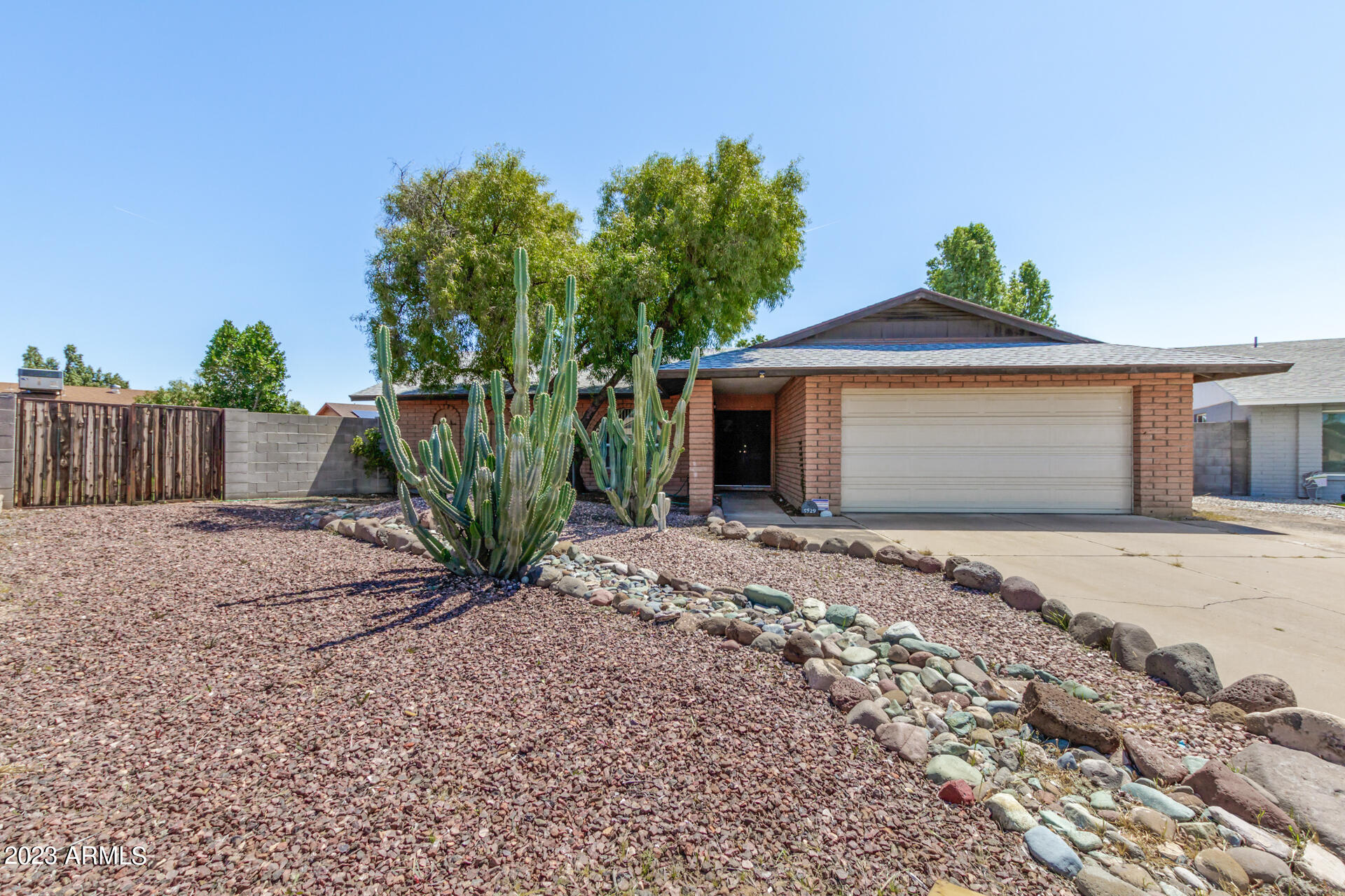 5529 W MURIEL Drive