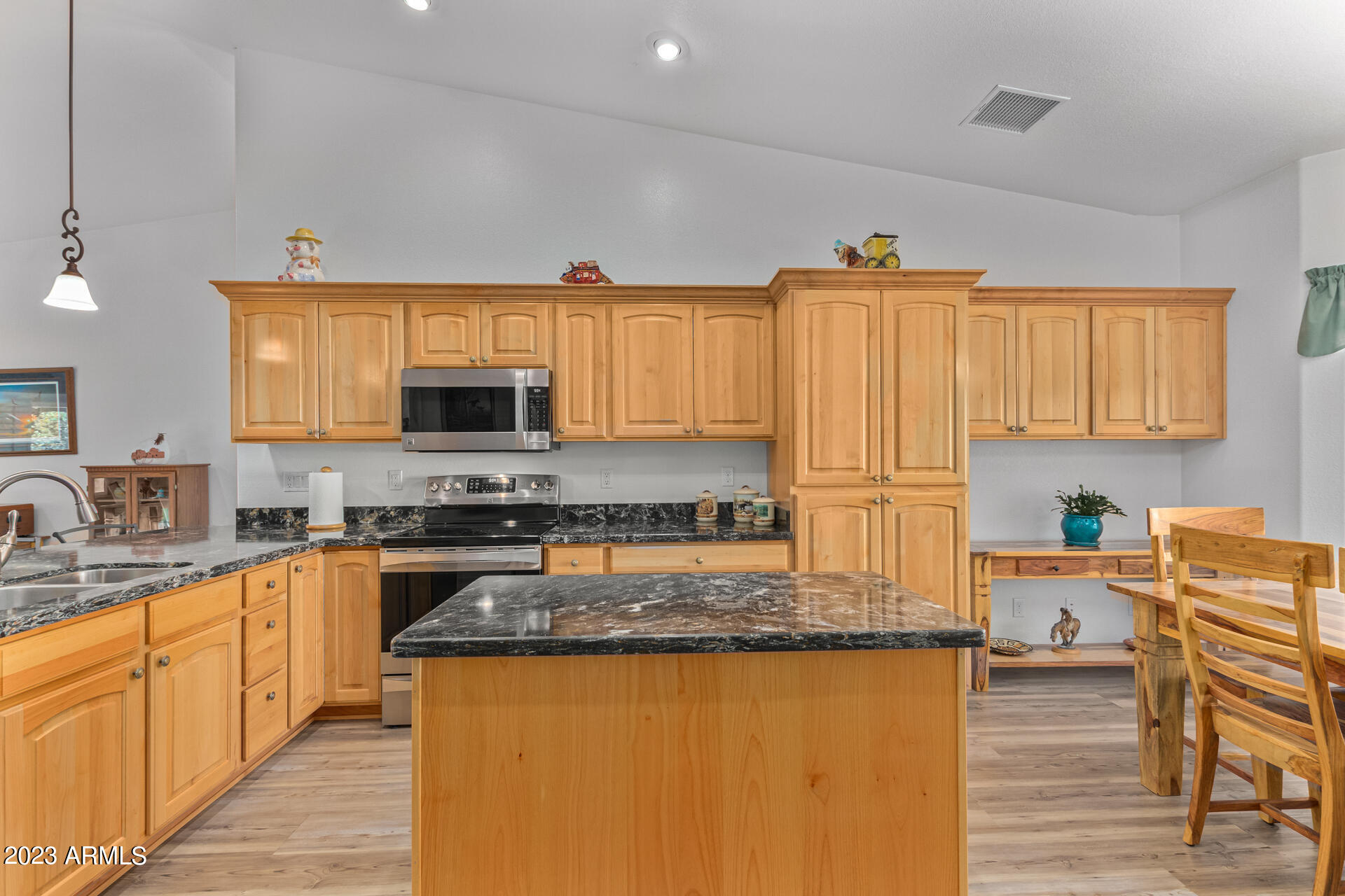 1700 W DAVIDSON Circle