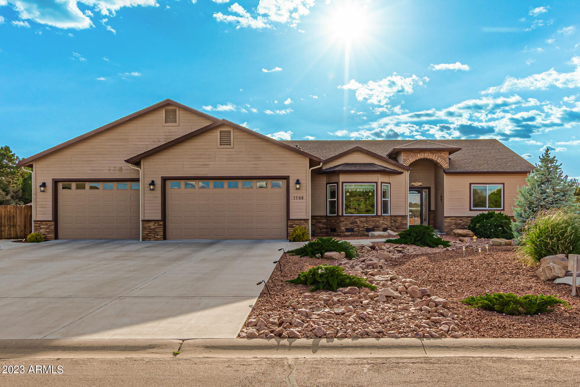 1700 W DAVIDSON Circle