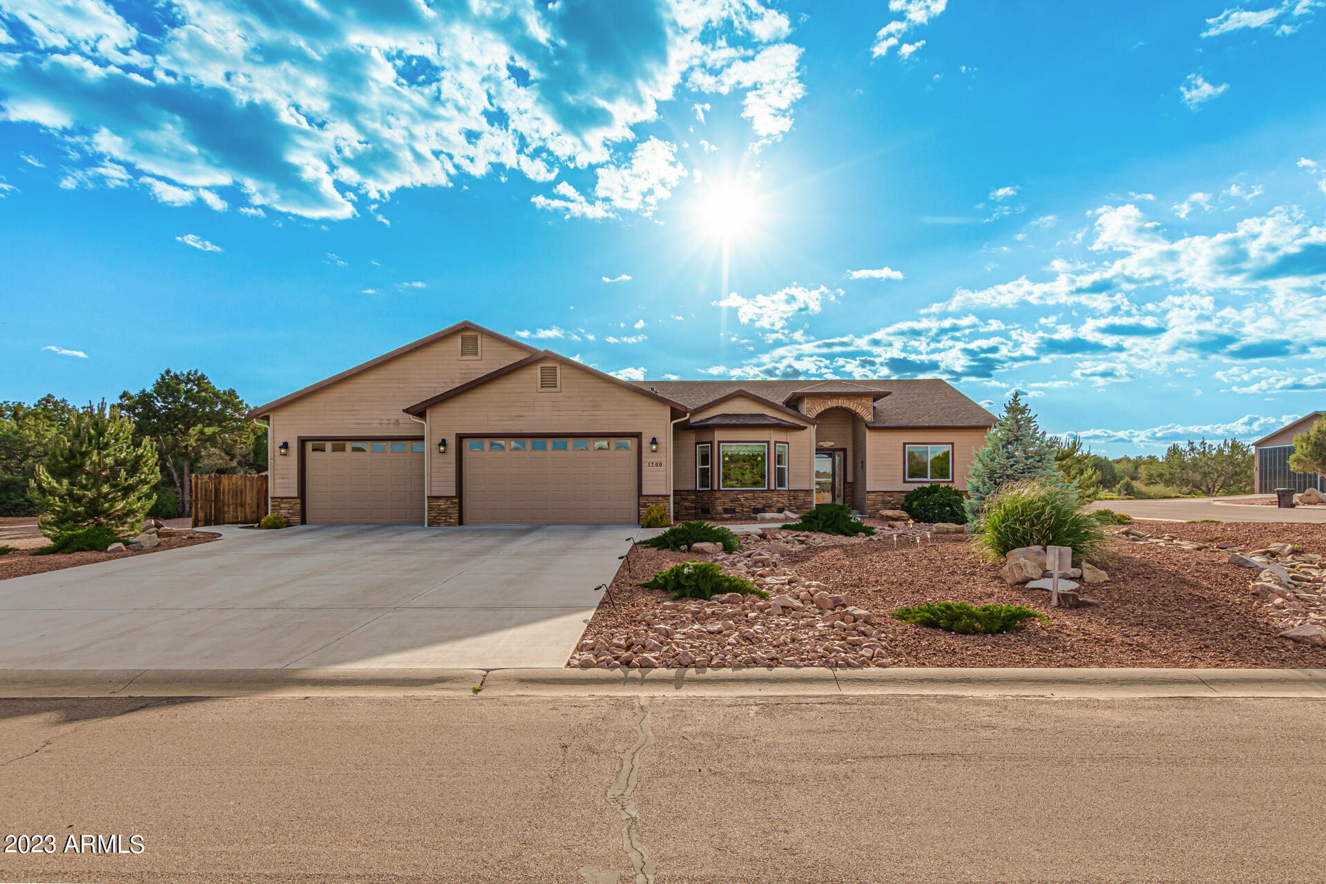 1700 W DAVIDSON Circle