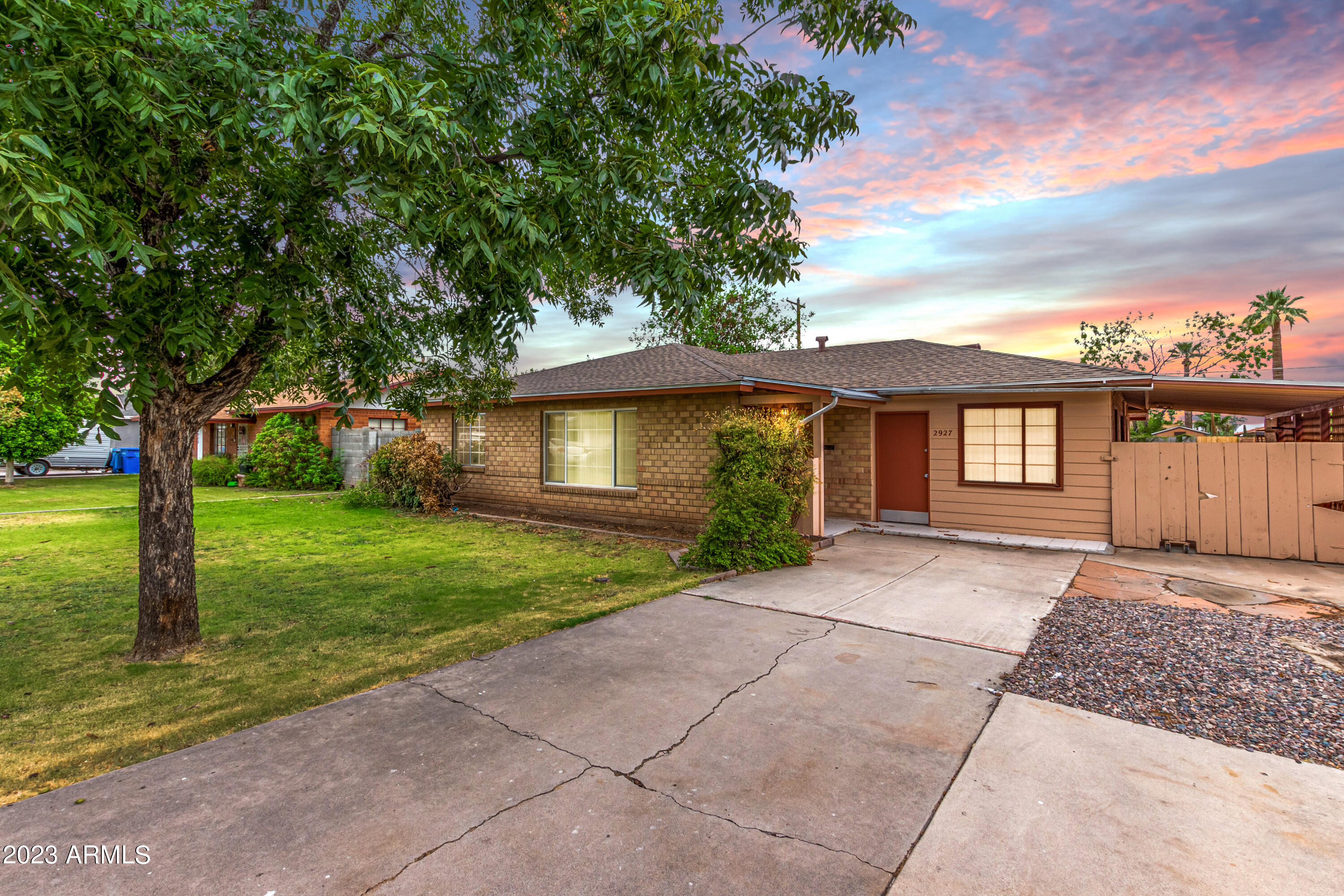 2927 E AVALON Drive