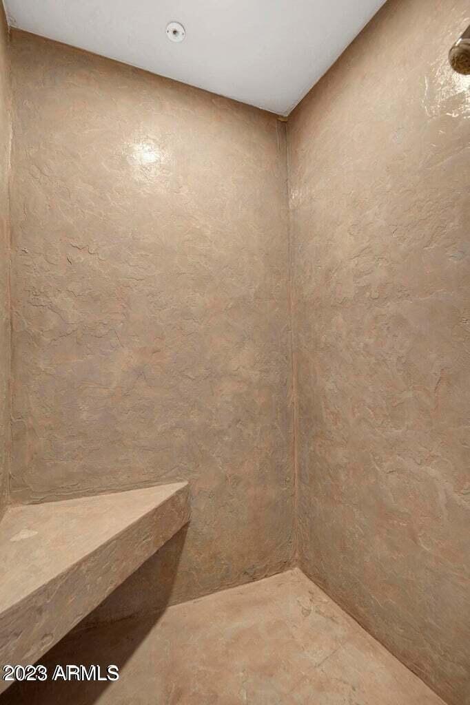 5753 W GLENDALE Avenue Unit: 201
