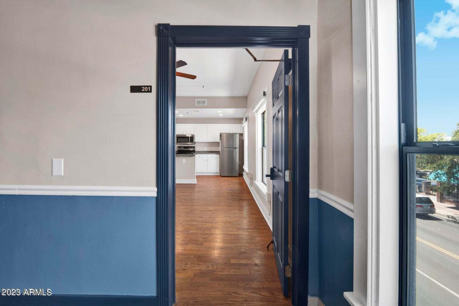 5753 W GLENDALE Avenue Unit: 201