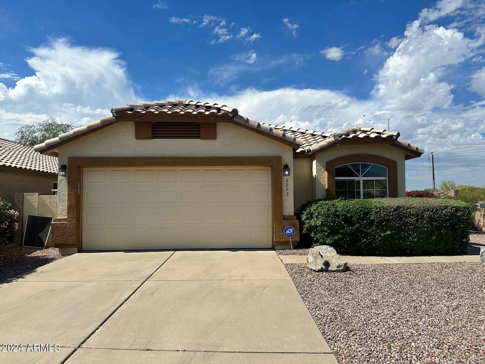 2203 E Siesta Lane