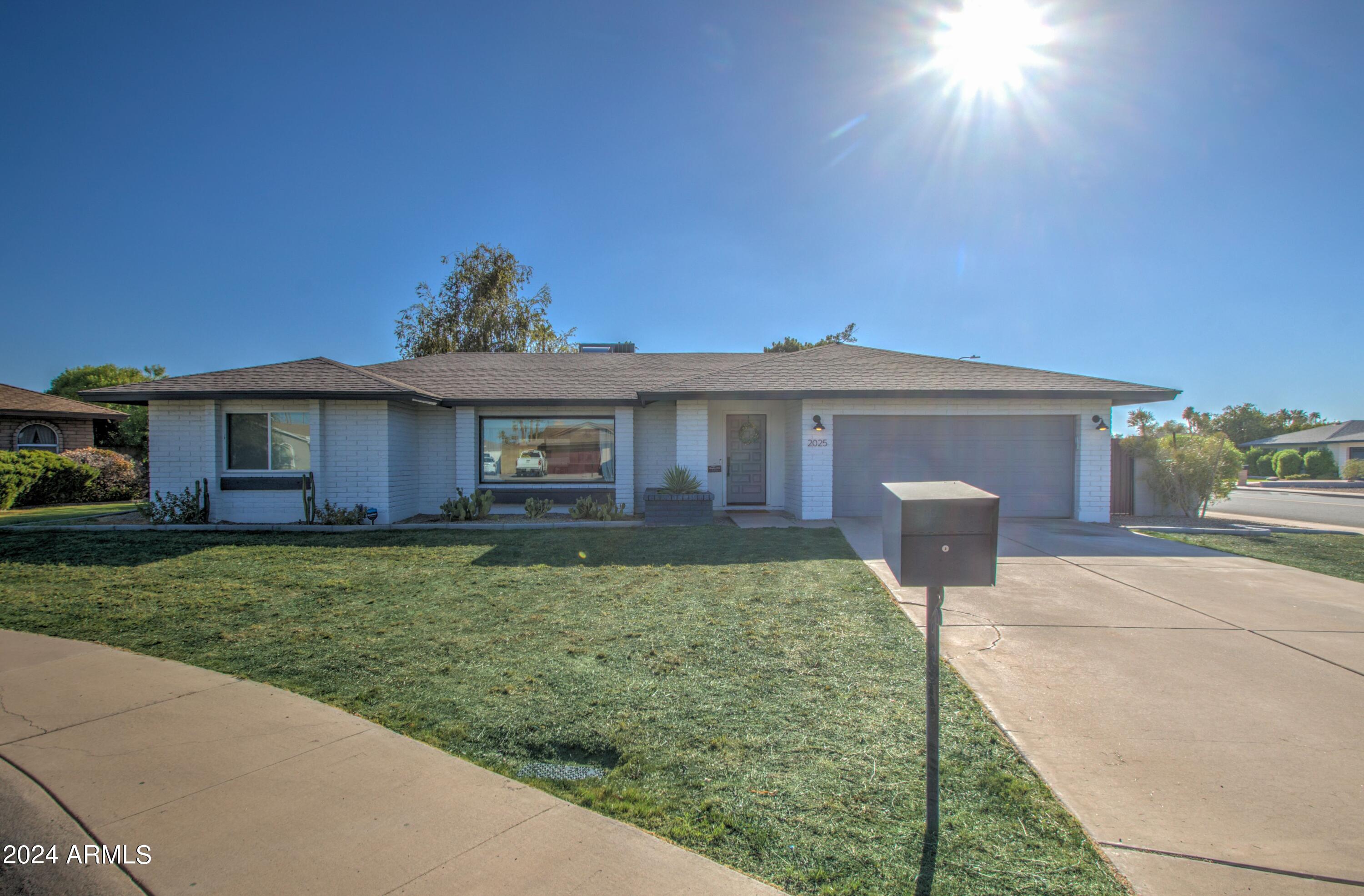 2025 E WATSON Drive
