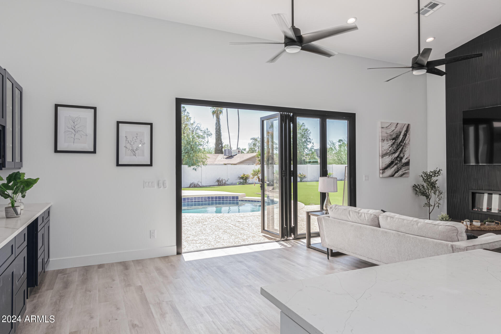 5009 E GELDING Drive