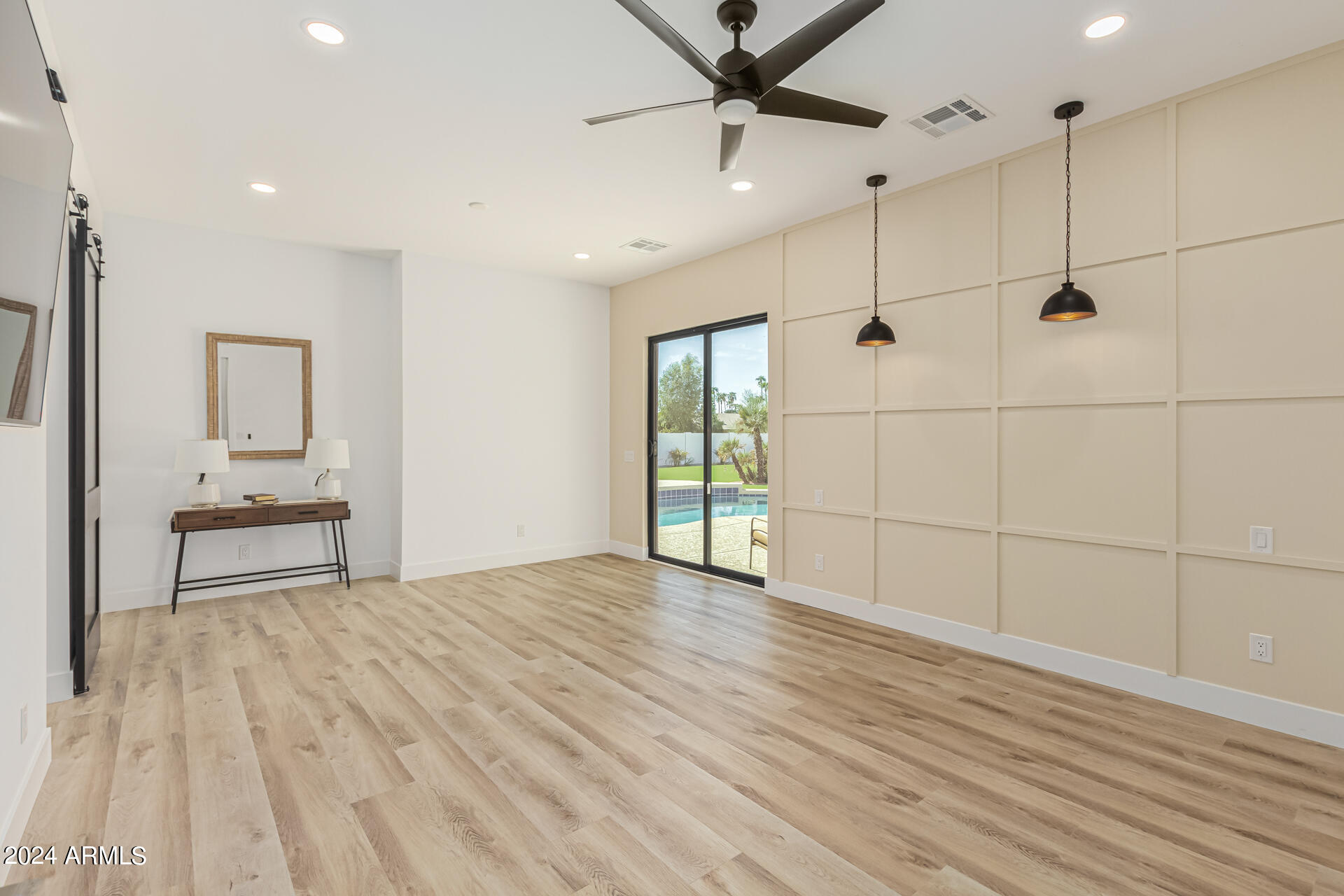 5009 E GELDING Drive