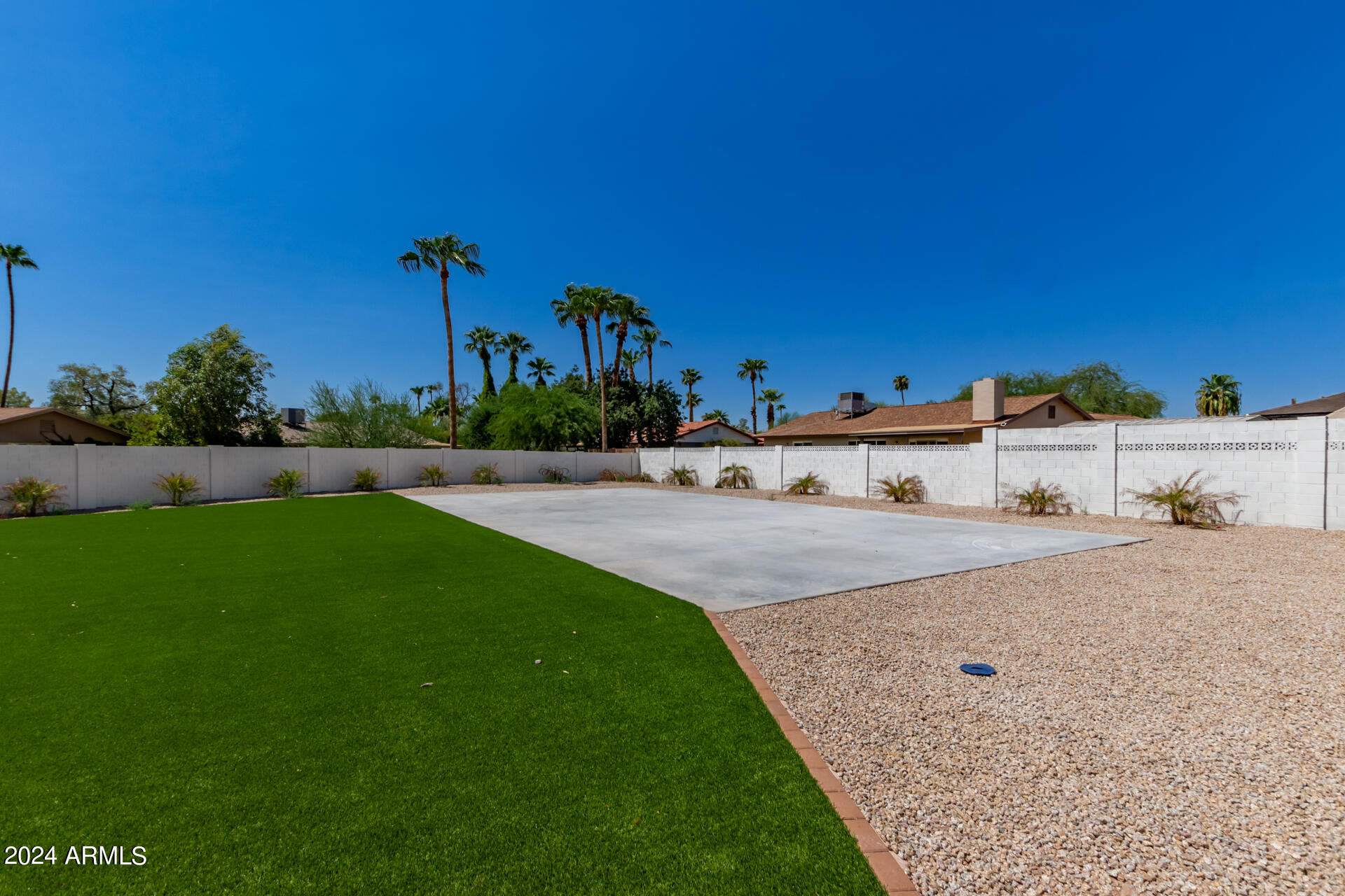 5009 E GELDING Drive