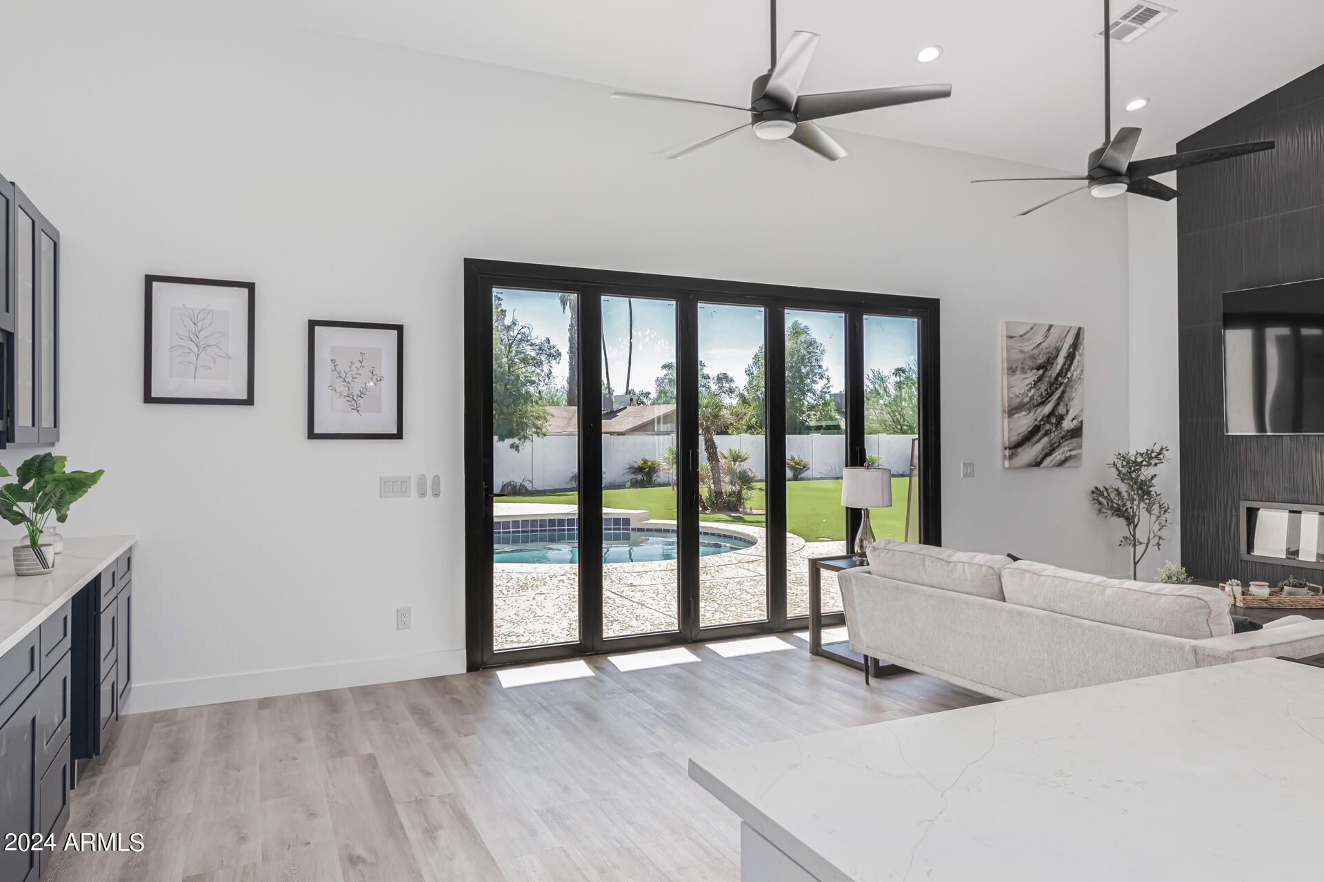 5009 E GELDING Drive