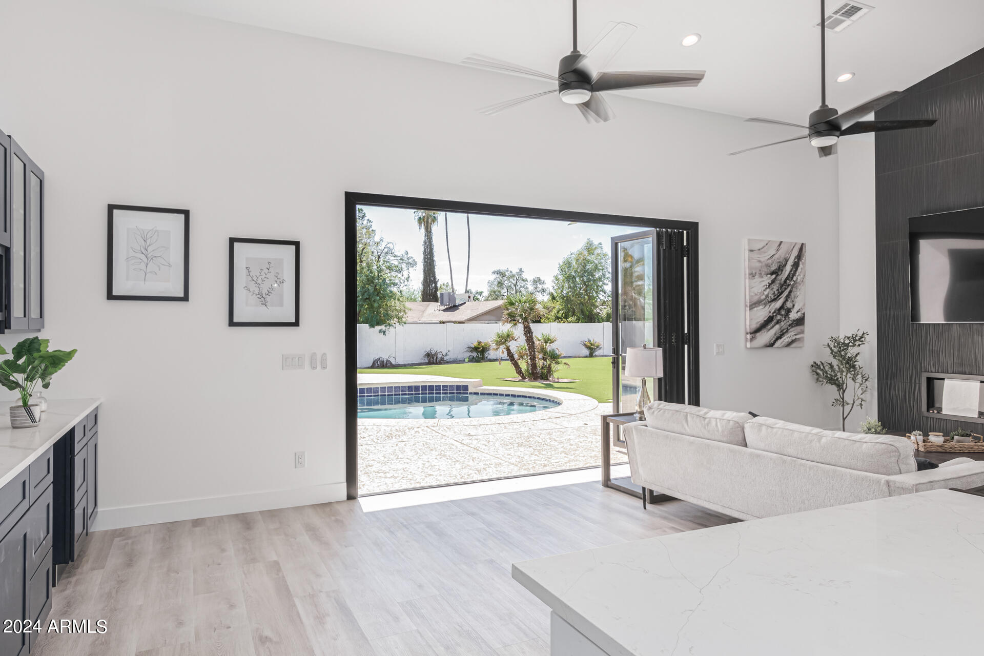 5009 E GELDING Drive