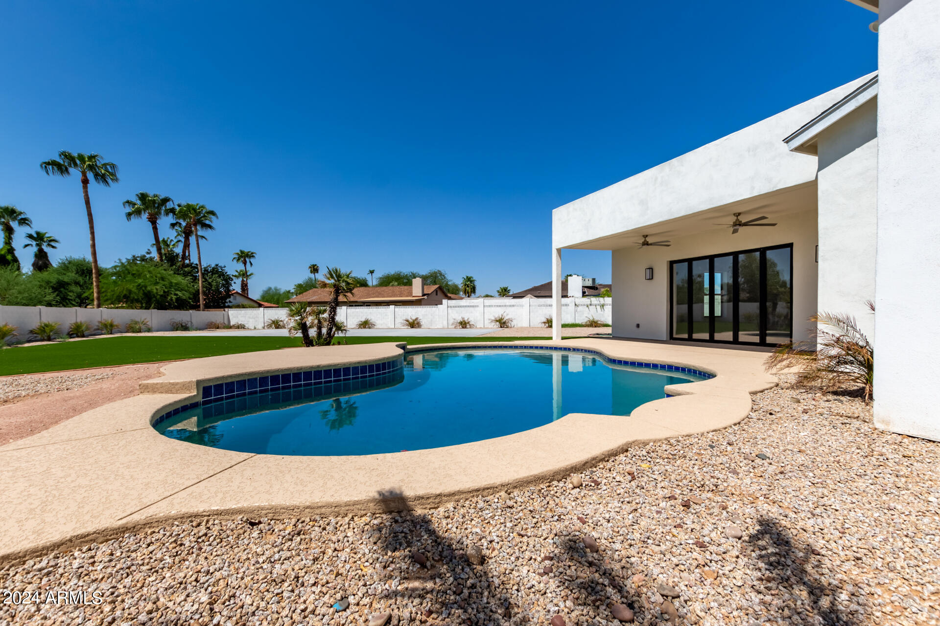 5009 E GELDING Drive