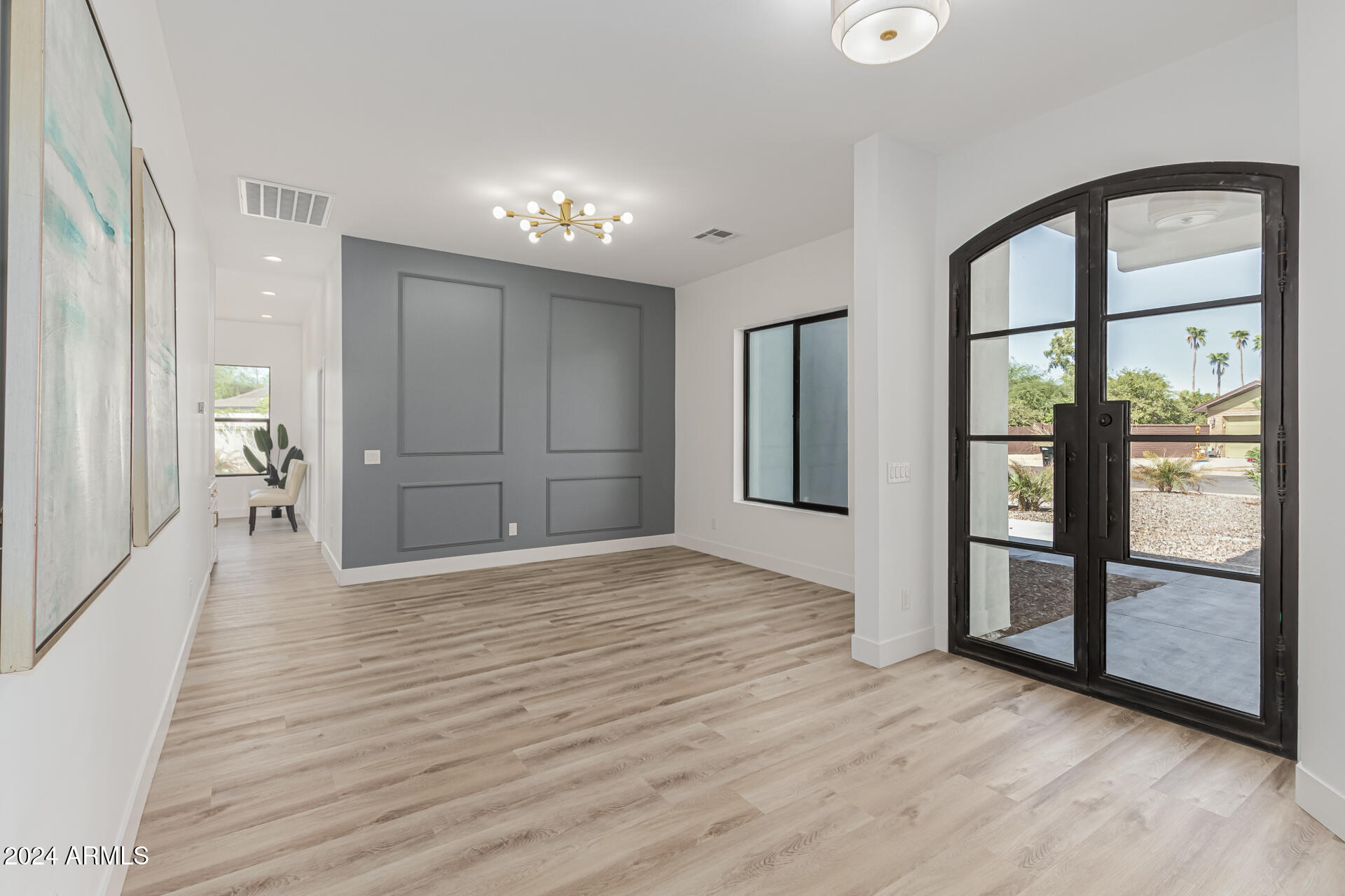 5009 E GELDING Drive