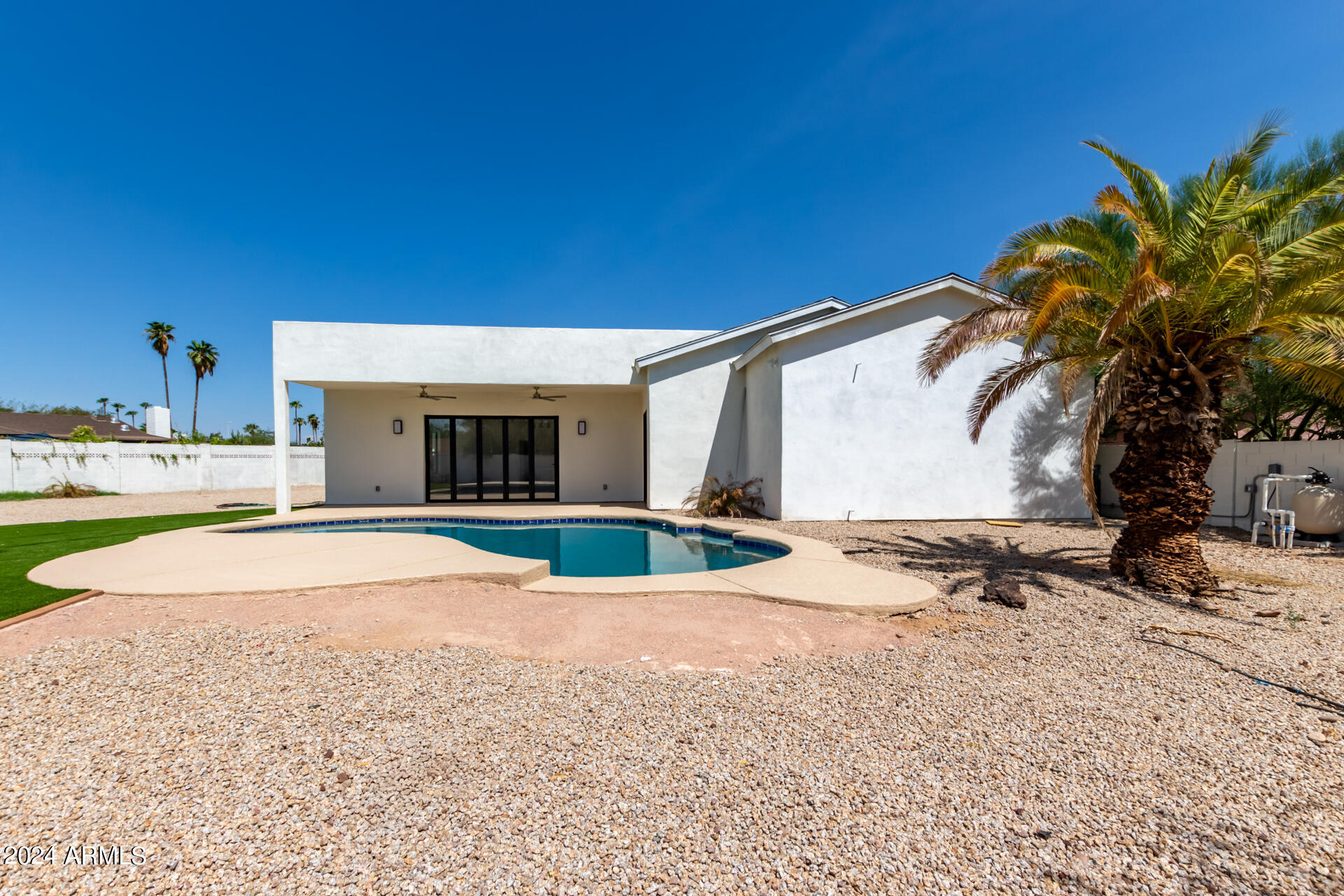 5009 E GELDING Drive