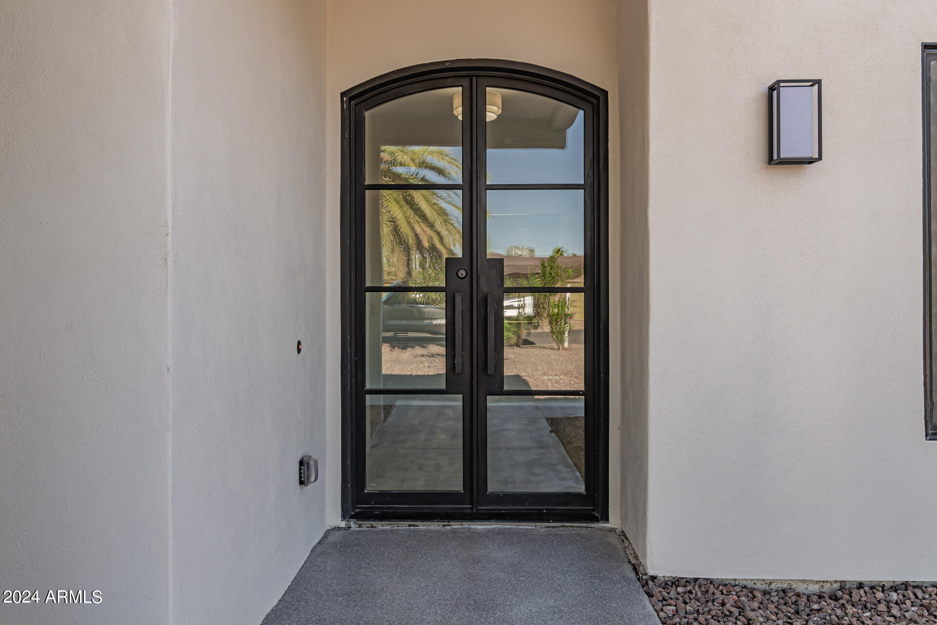 5009 E GELDING Drive