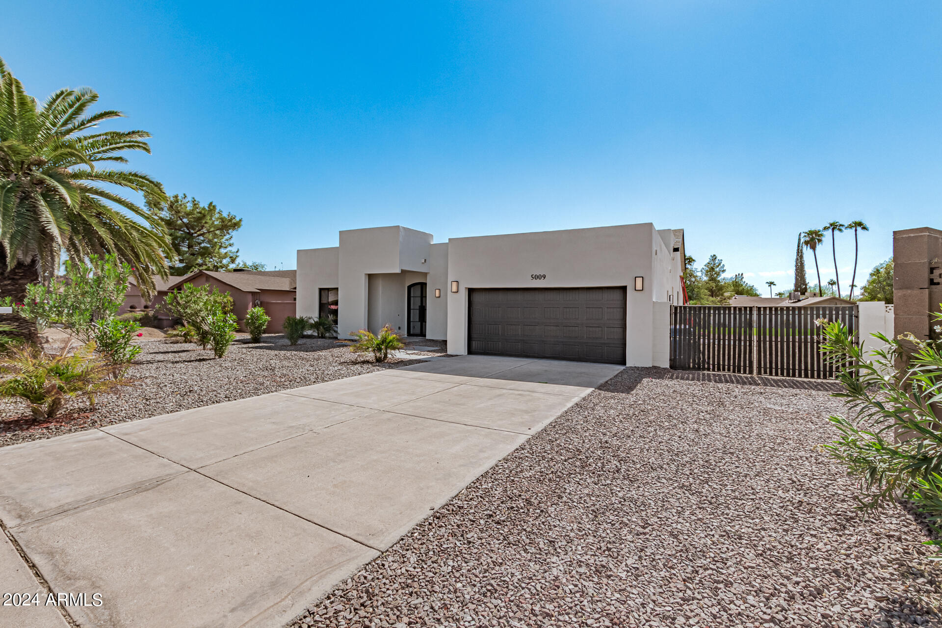 5009 E GELDING Drive