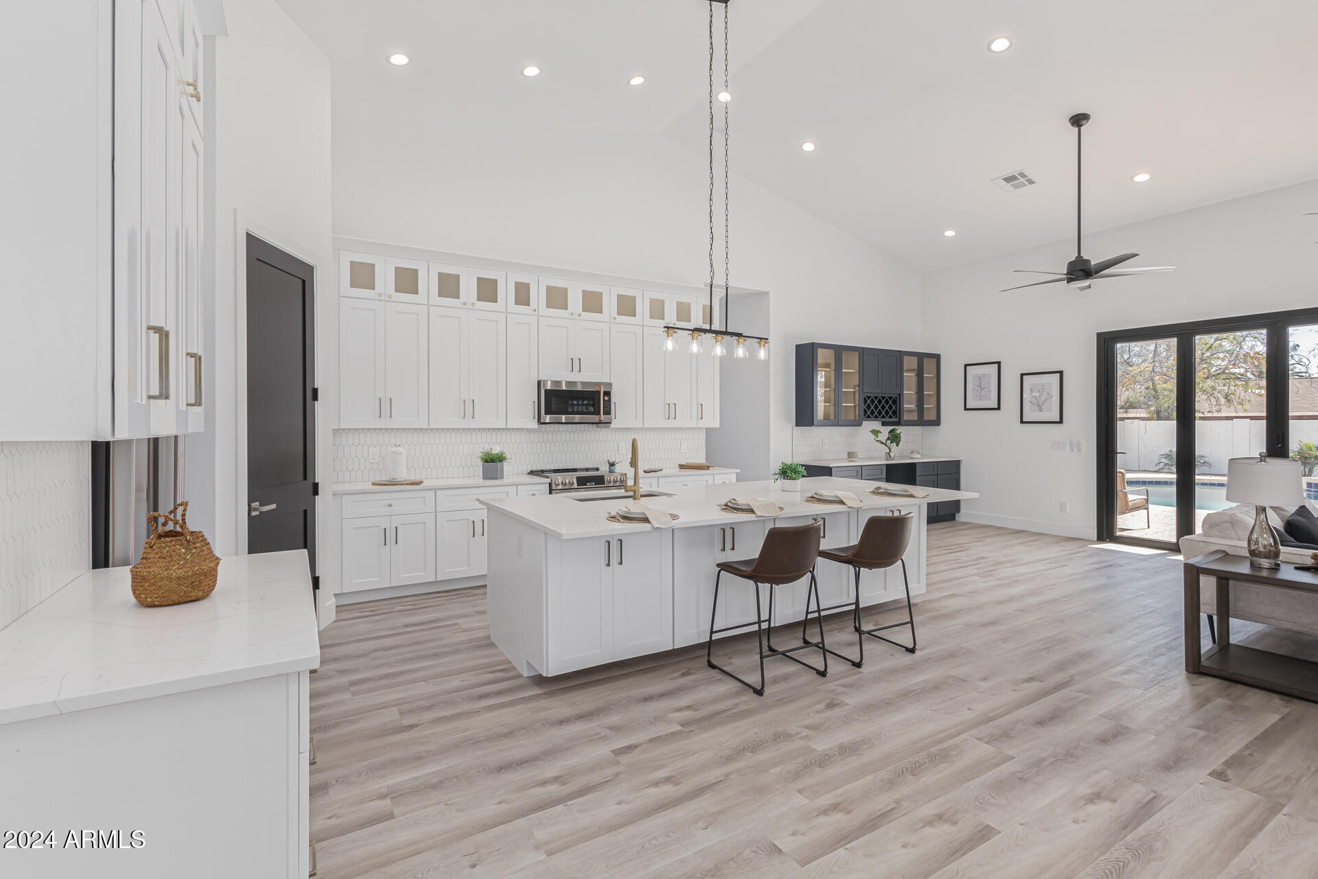 5009 E GELDING Drive