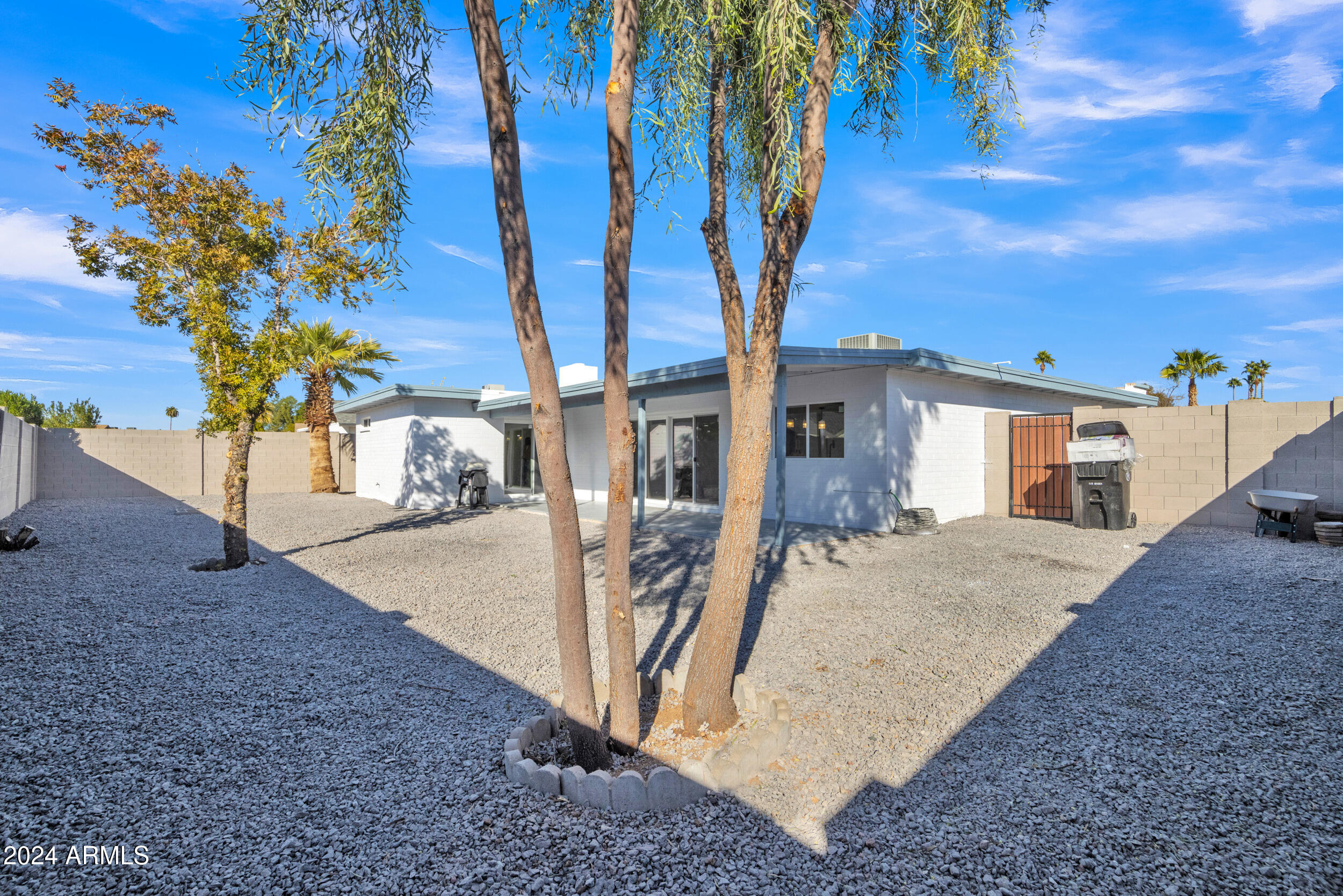2214 S LAS FLORES --