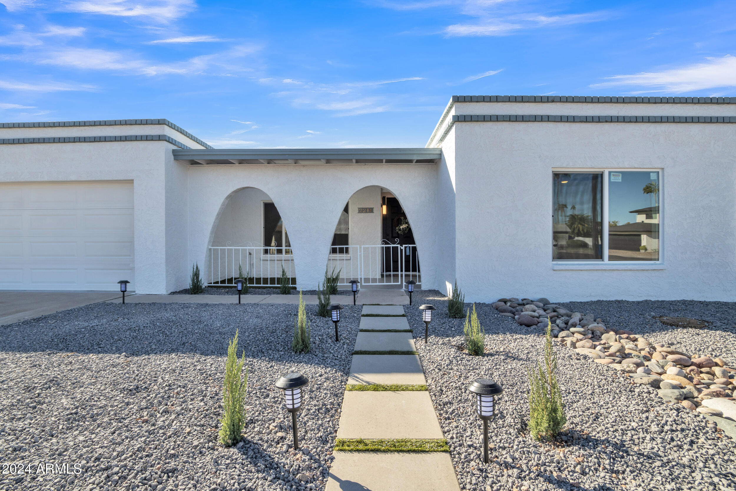2214 S LAS FLORES --