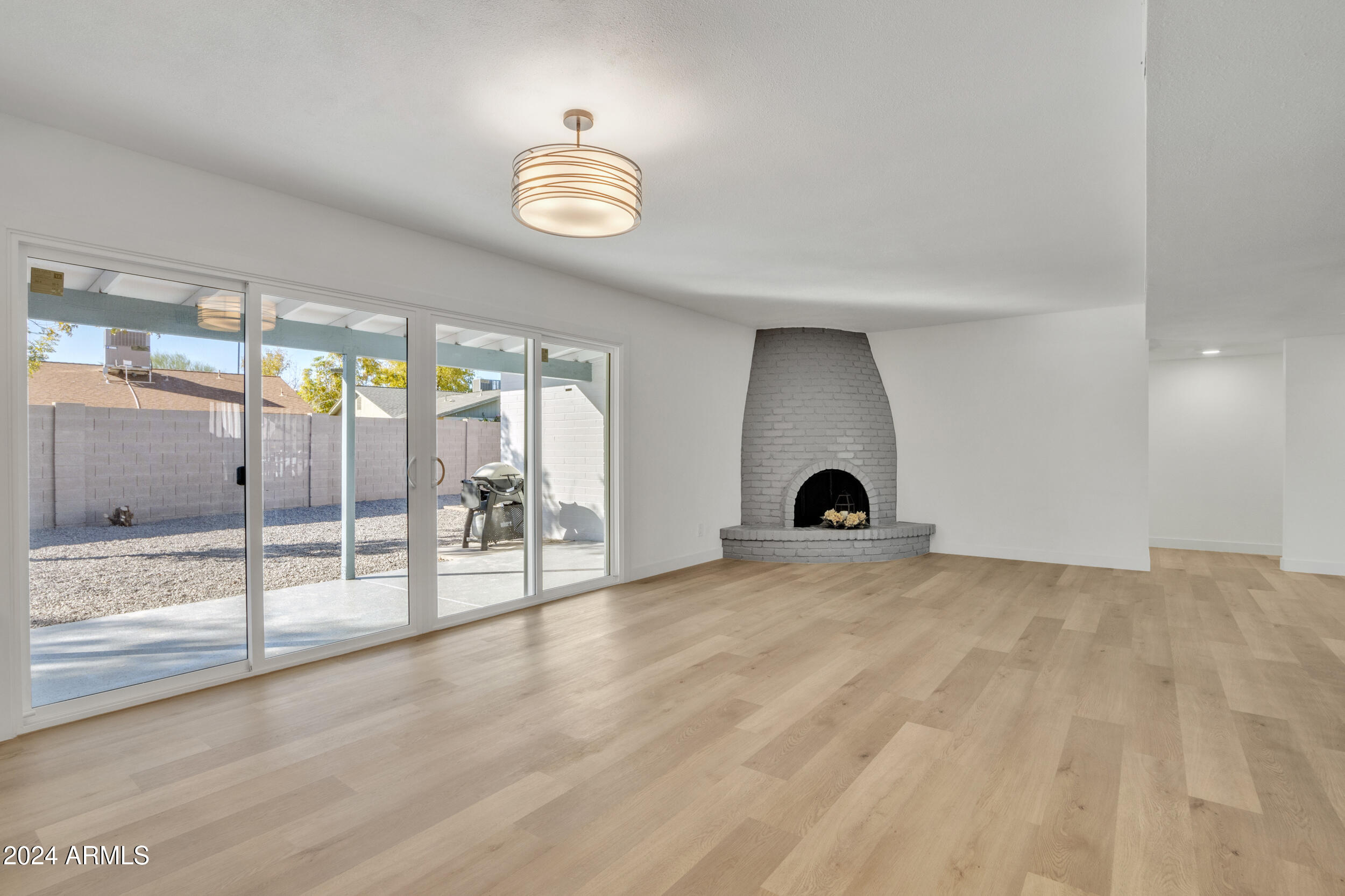 2214 S LAS FLORES --