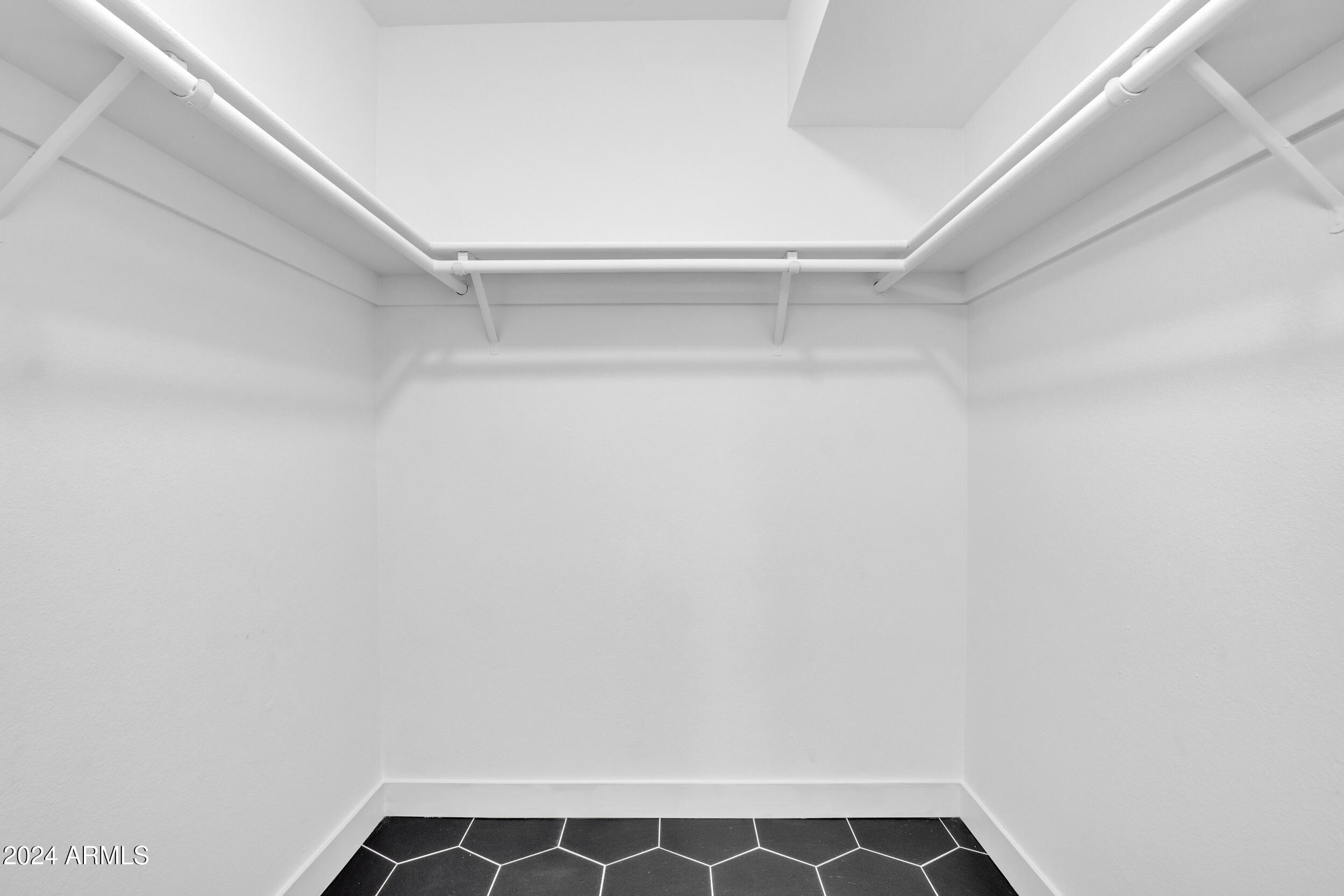 2214 S LAS FLORES --