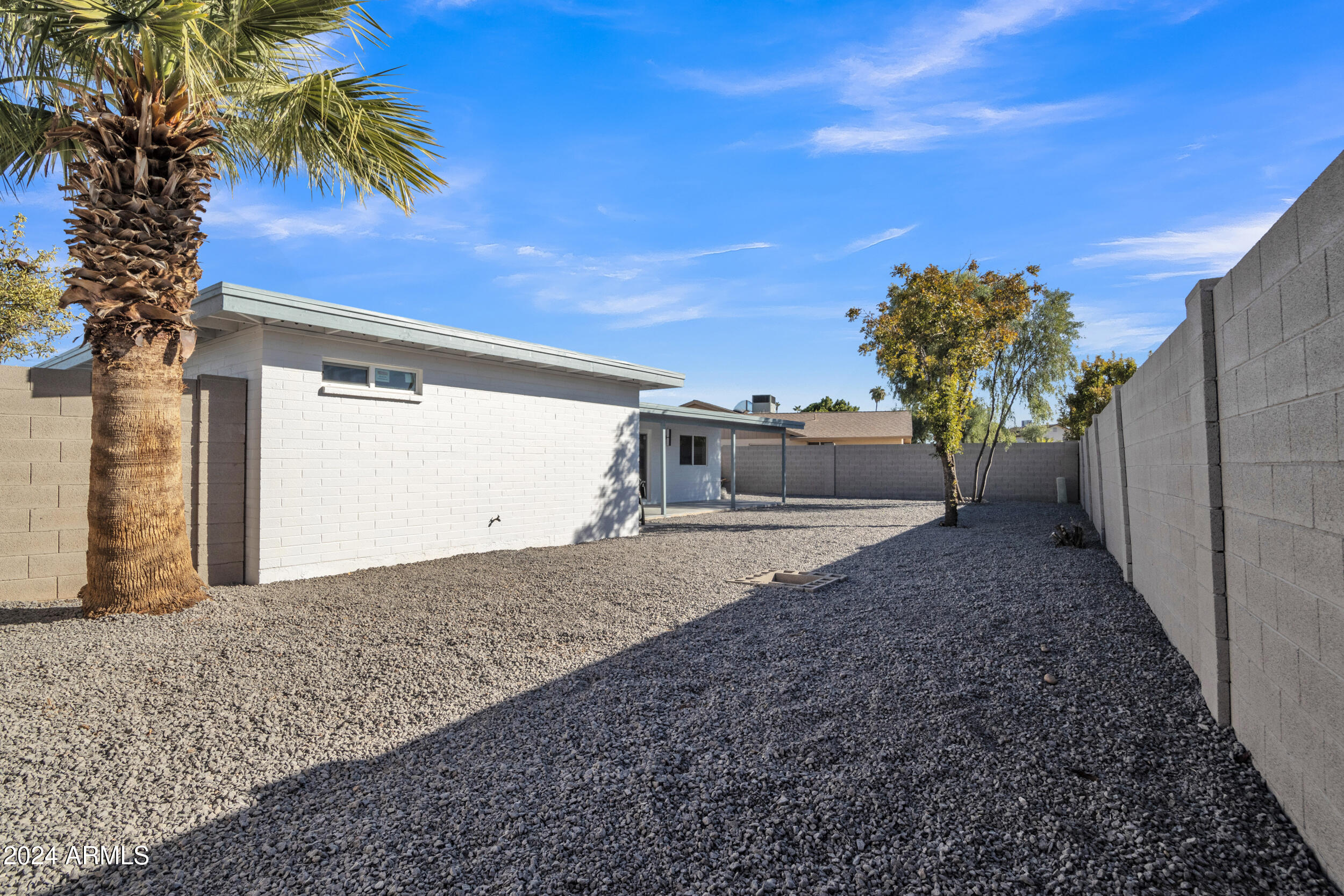 2214 S LAS FLORES --