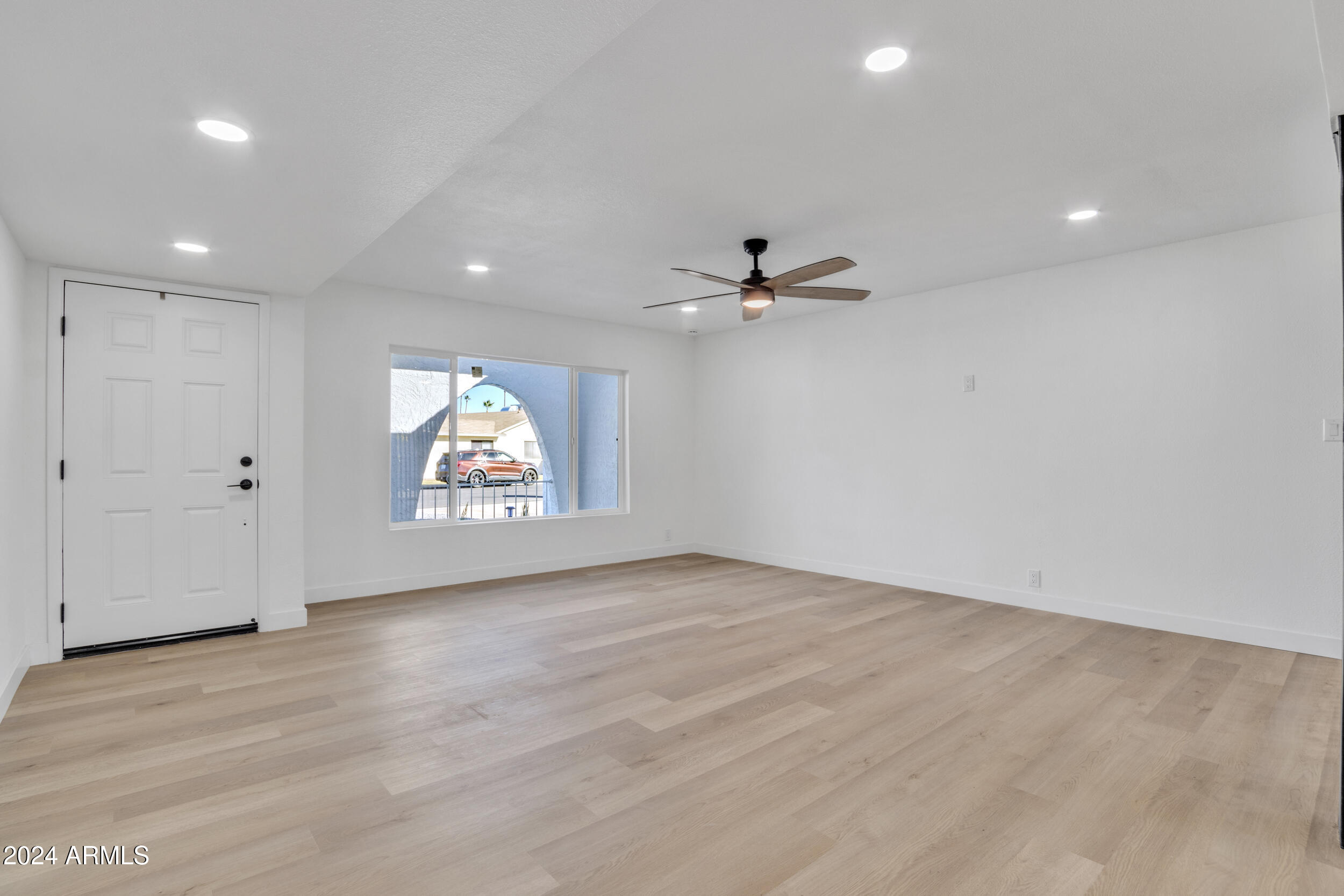 2214 S LAS FLORES --