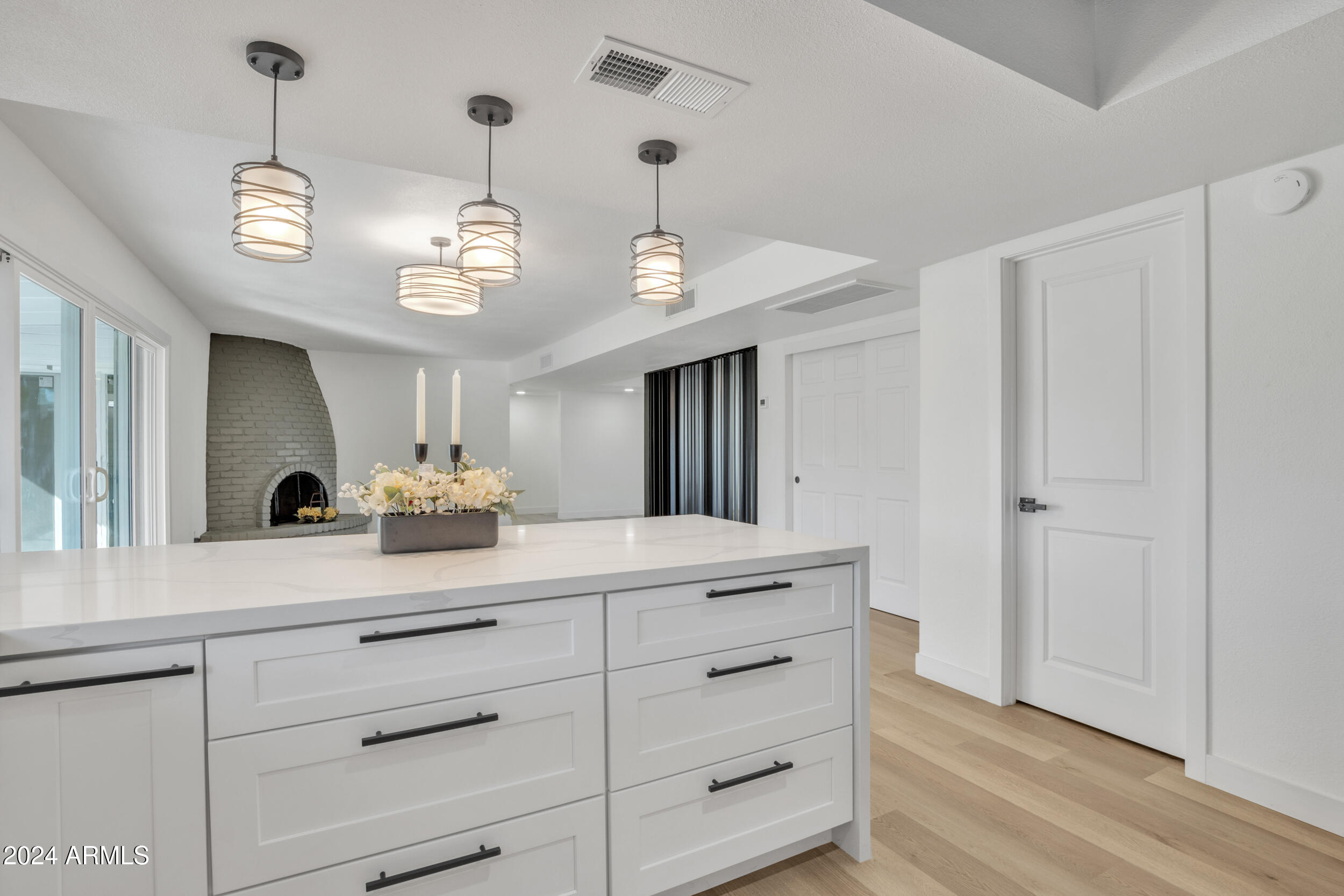2214 S LAS FLORES --