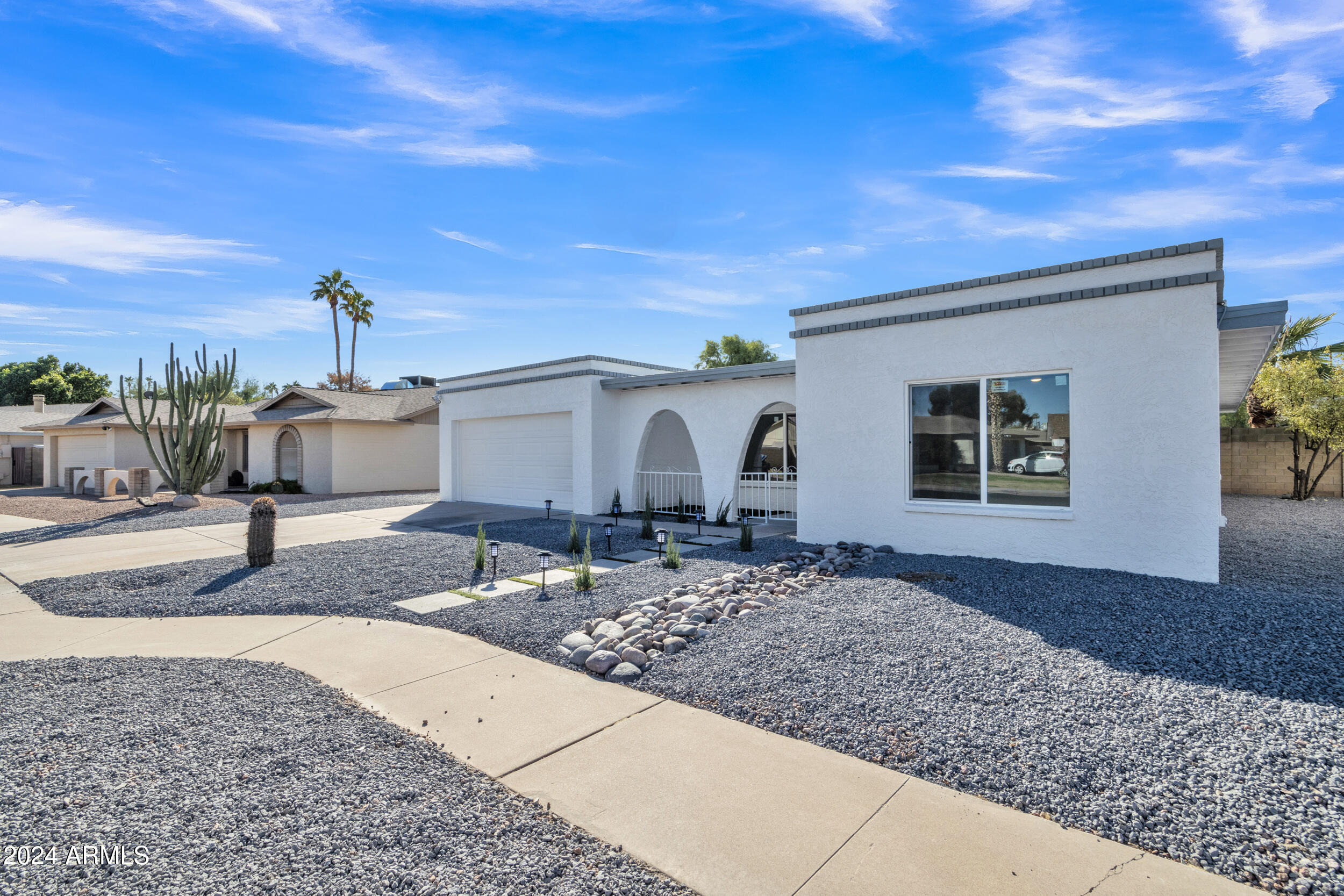 2214 S LAS FLORES --