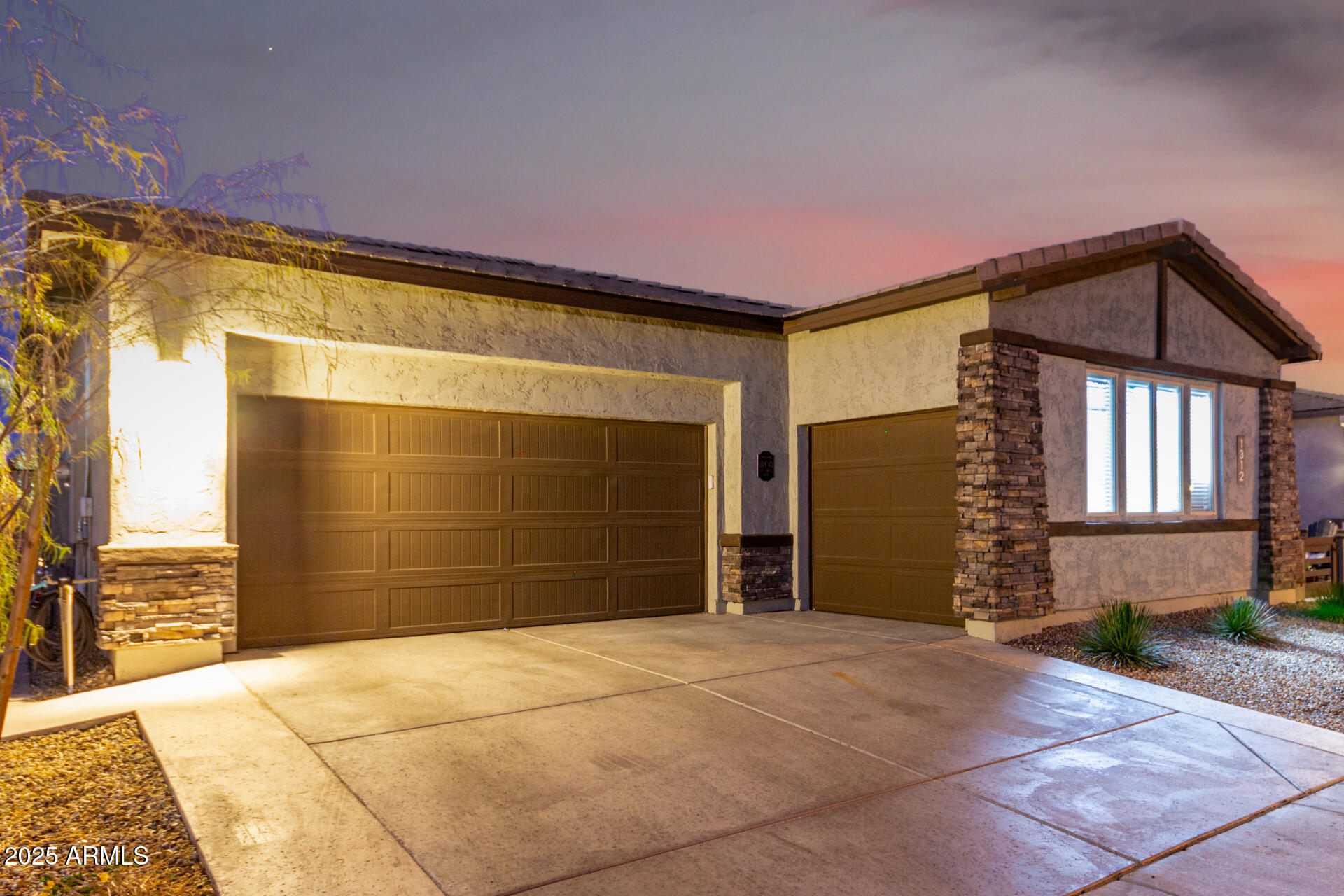 1312 W CALLE LUNA --