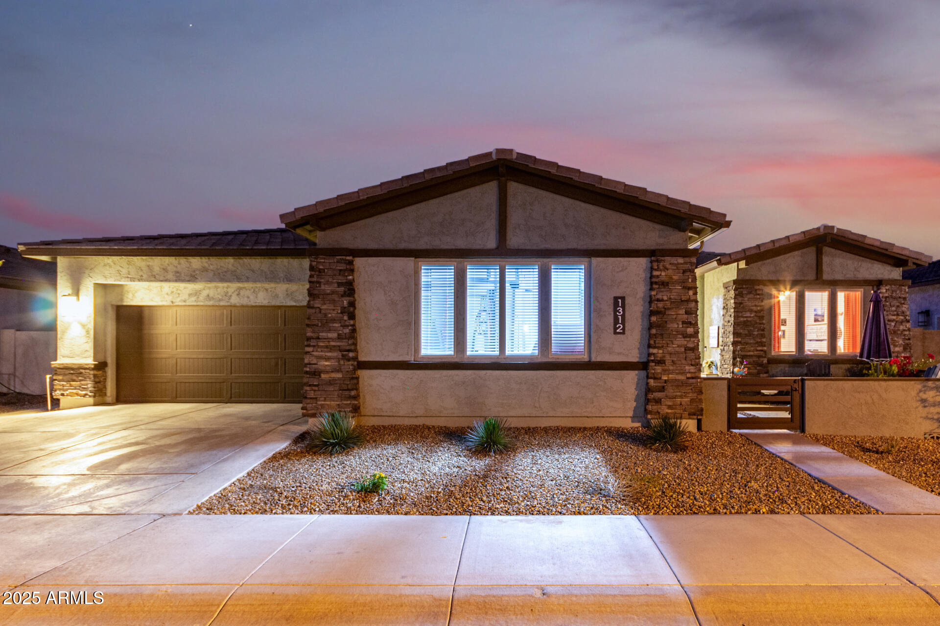 1312 W CALLE LUNA --