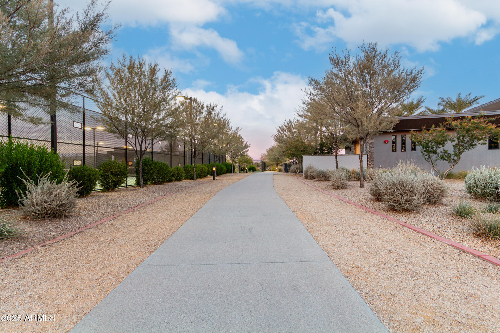 1312 W CALLE LUNA --