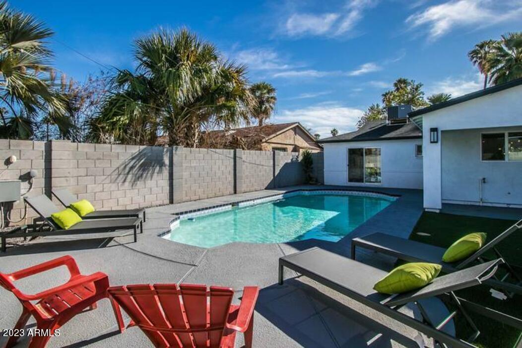 7810 E WILLETTA Street