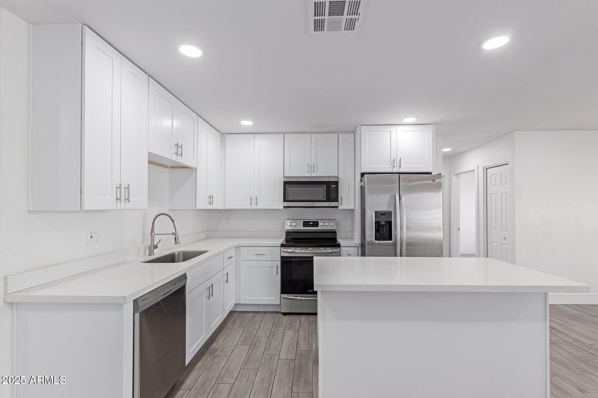 2433 E IMPALA Avenue