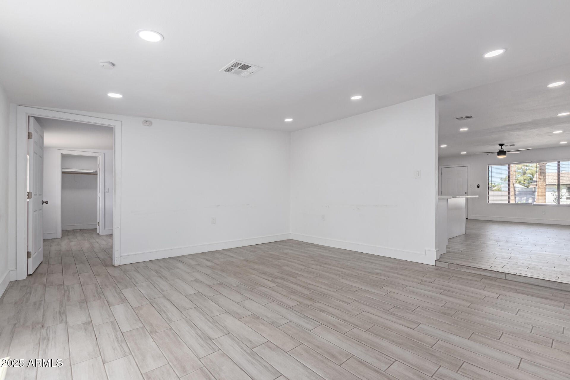 2433 E IMPALA Avenue