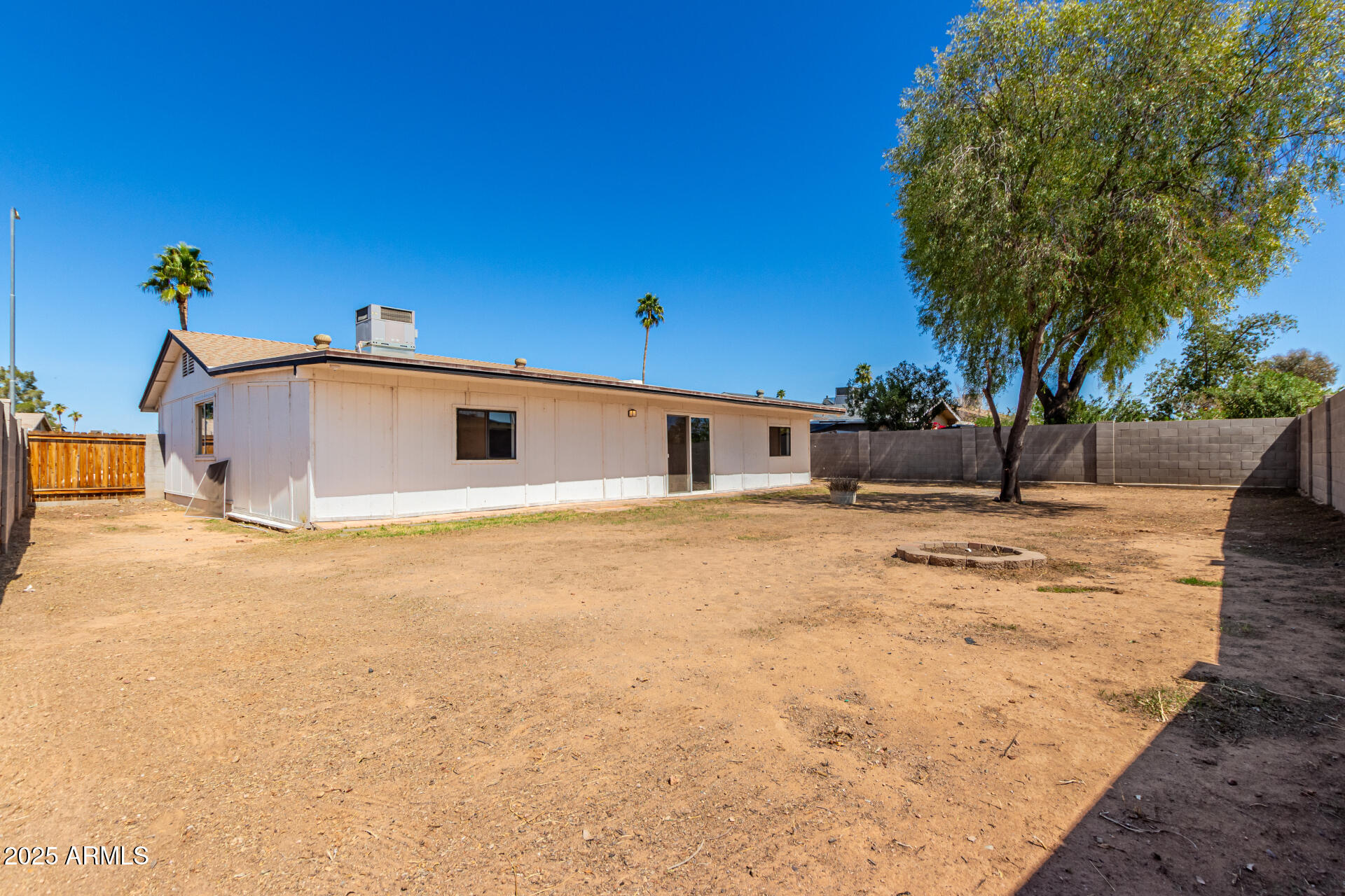 2433 E IMPALA Avenue